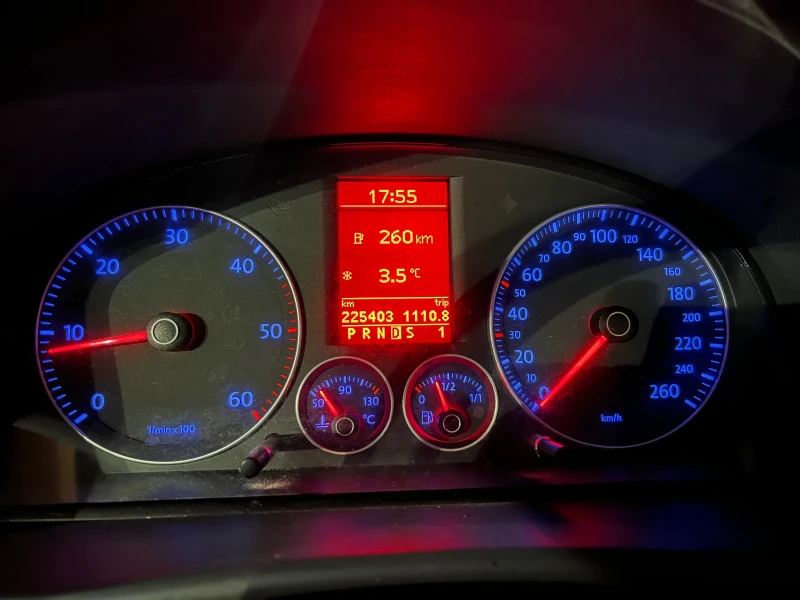 VW Touran 2.0TDI, снимка 12 - Автомобили и джипове - 53039685