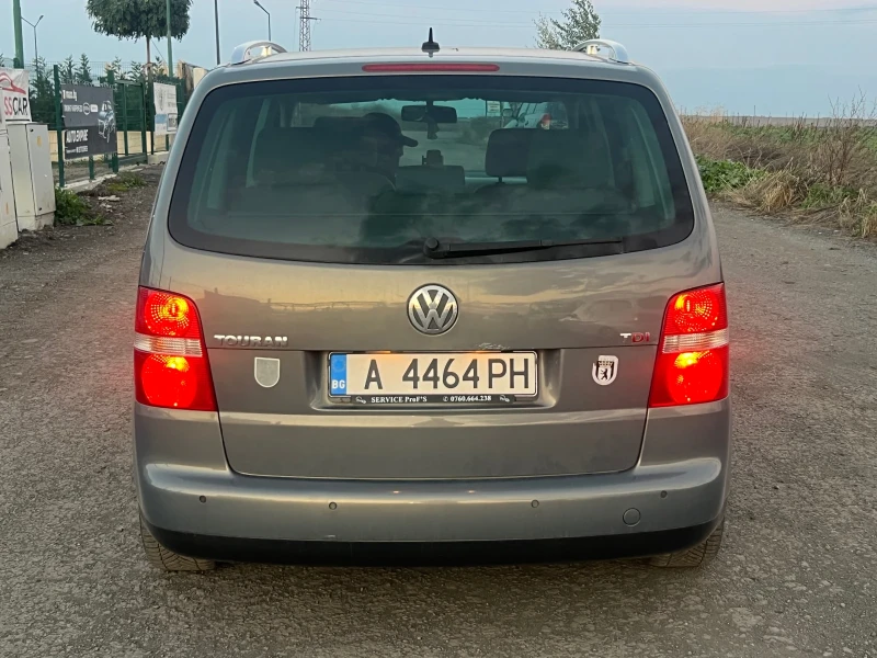 VW Touran 2.0TDI, снимка 5 - Автомобили и джипове - 53039685
