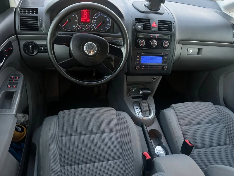 VW Touran 2.0TDI, снимка 7 - Автомобили и джипове - 53039685
