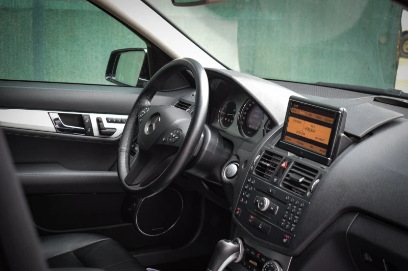 Mercedes-Benz C 220 OM646 Avantgarde/KEYLESS/Harman Kardon, снимка 7 - Автомобили и джипове - 53299305