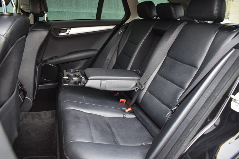 Mercedes-Benz C 220 OM646 Avantgarde/KEYLESS/Harman Kardon, снимка 10 - Автомобили и джипове - 53299305
