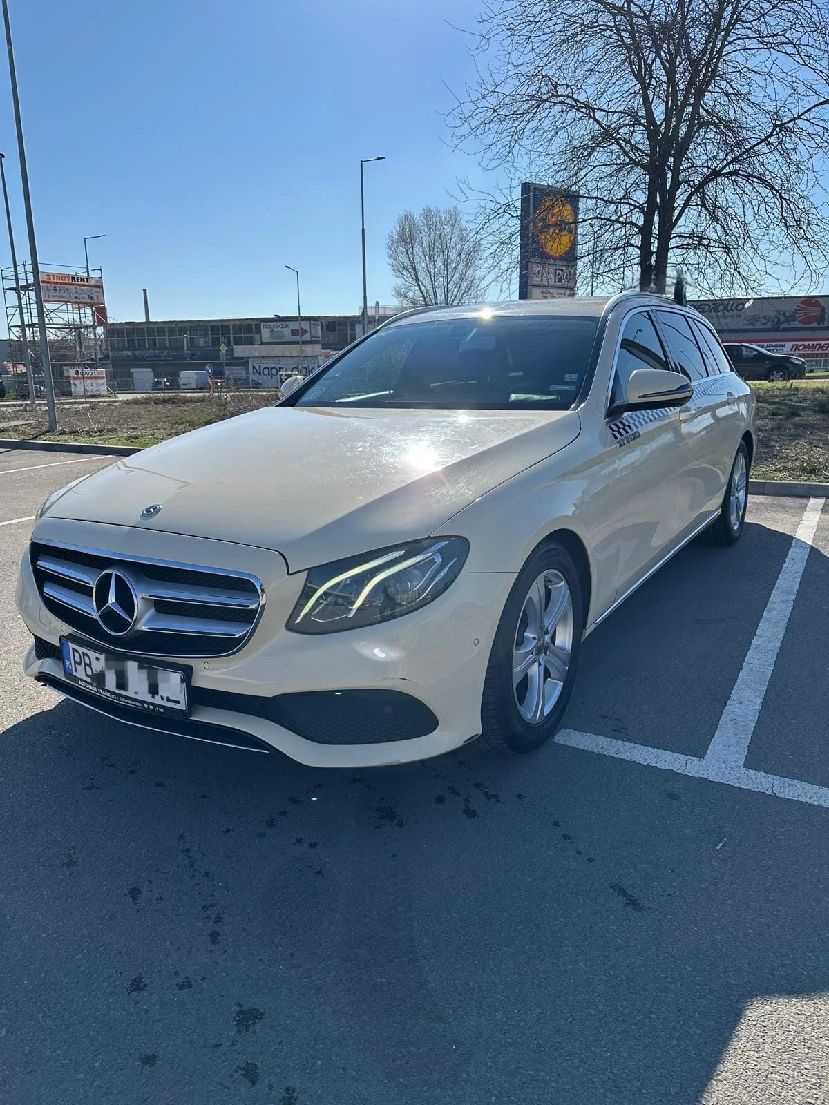 Mercedes-Benz E 200, снимка 1