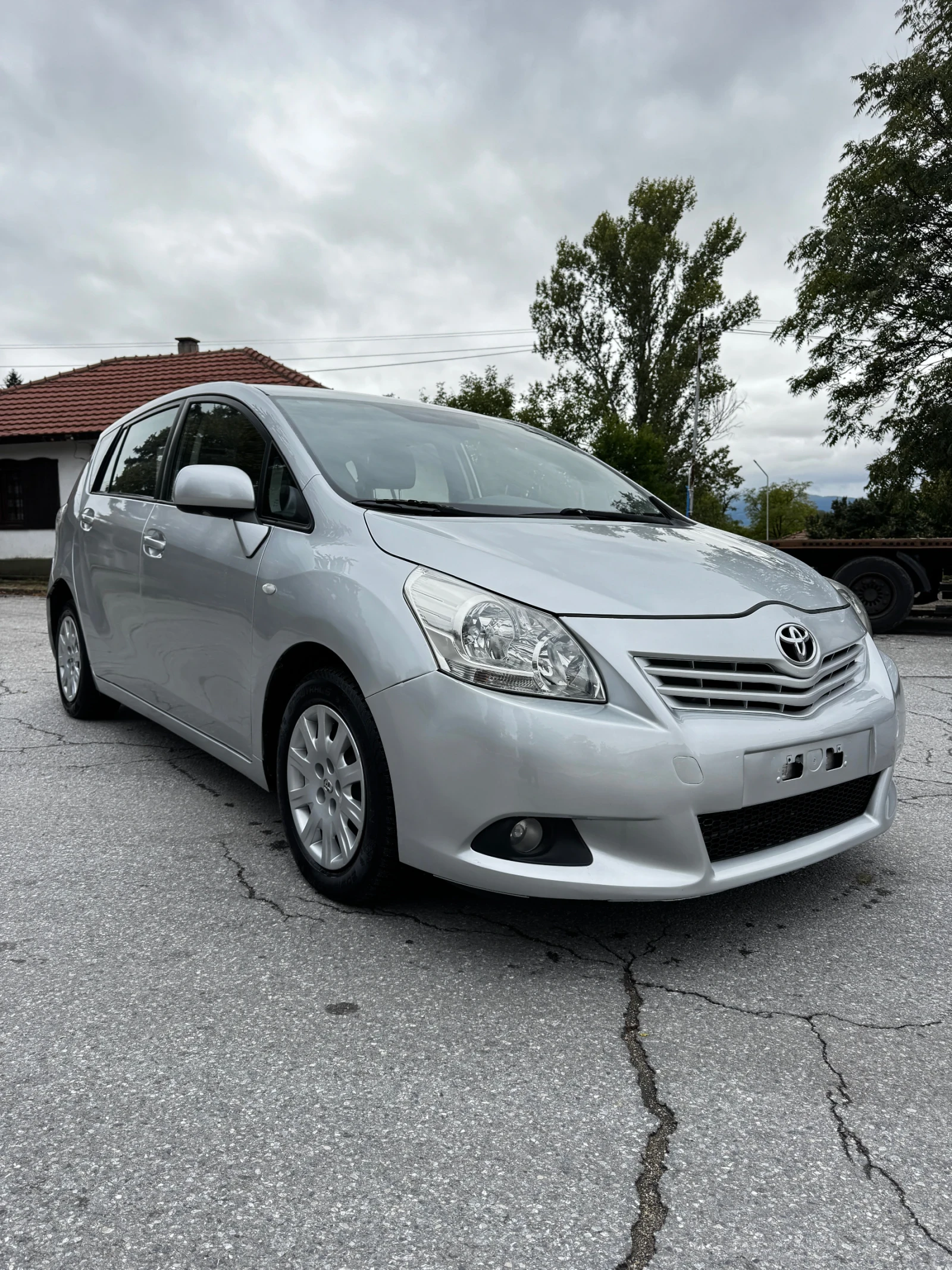 Toyota Corolla verso 2.0 D4D, снимка 1