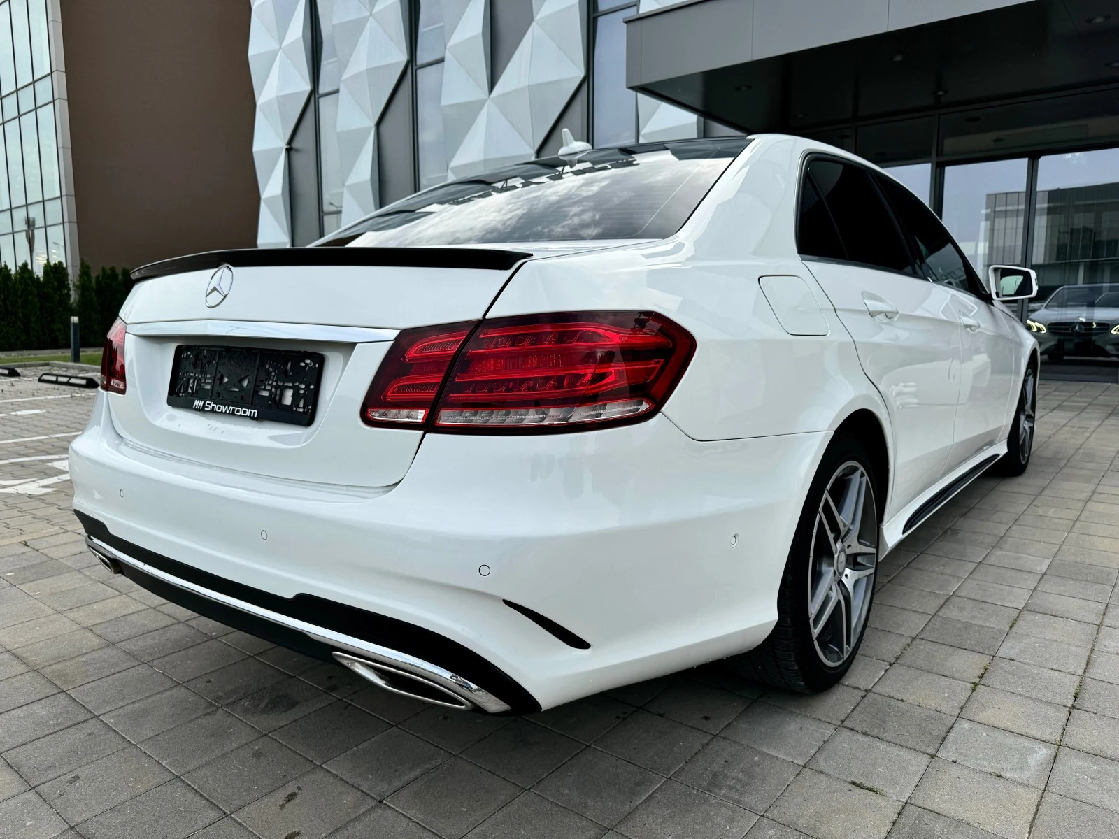 Mercedes-Benz E 350 AMG-FACE-FULL-LED-NAVI-ПЕРА - изображение 5