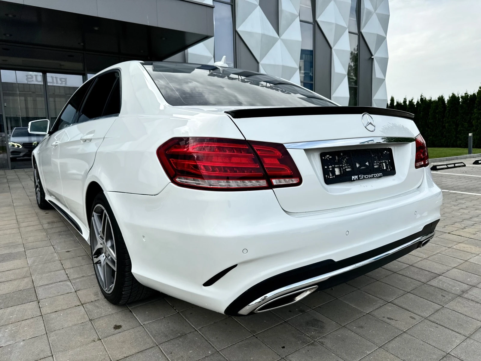 Mercedes-Benz E 350 AMG-FACE-FULL-LED-NAVI-ПЕРА - изображение 7