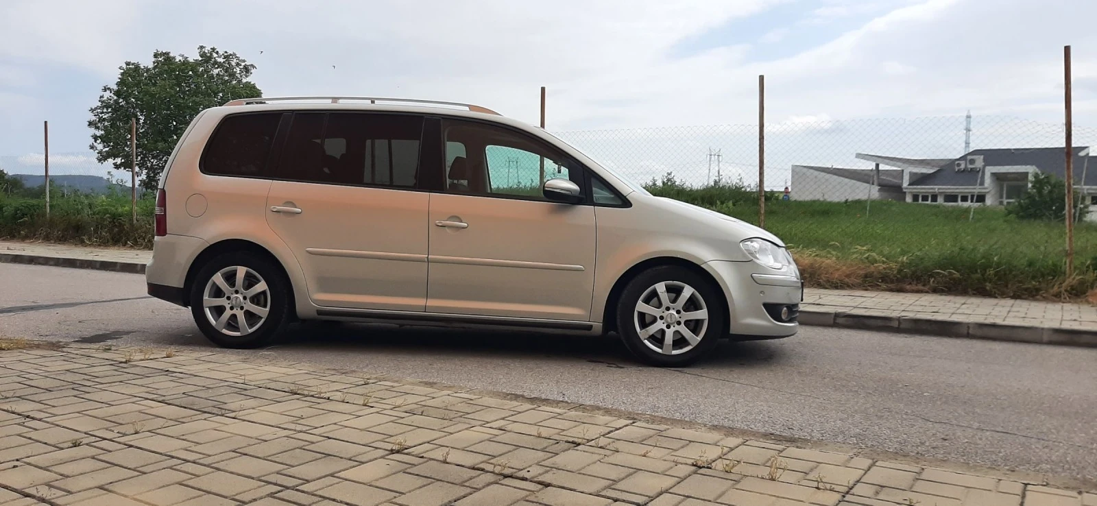 VW Touran 1.9  TDi 105 к.с High-line  - изображение 3