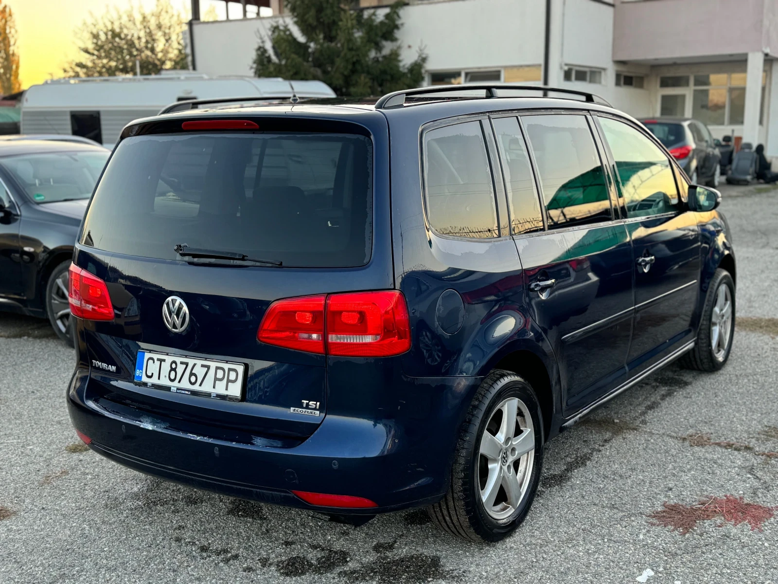 VW Touran 1.4 TSI Фабричен Метан Автоматик - изображение 4