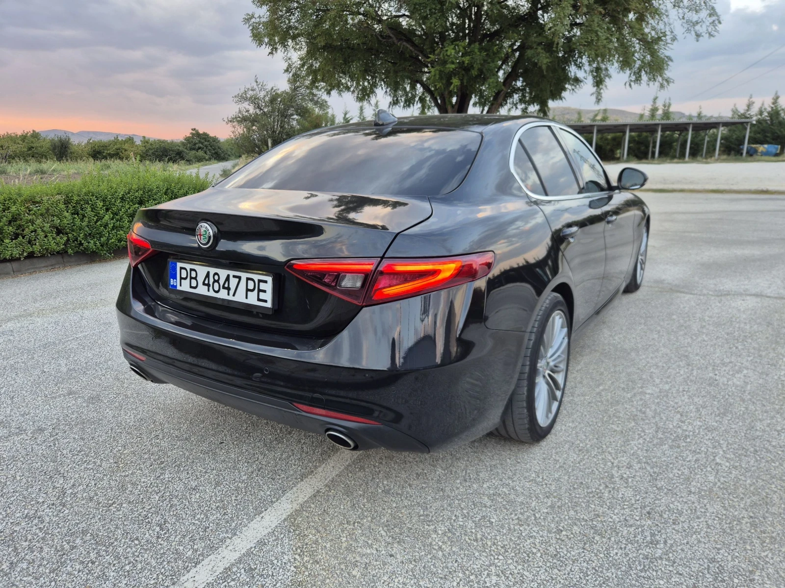 Alfa Romeo Giulia 2.2JTDm 180hp RWD AT8 - изображение 3