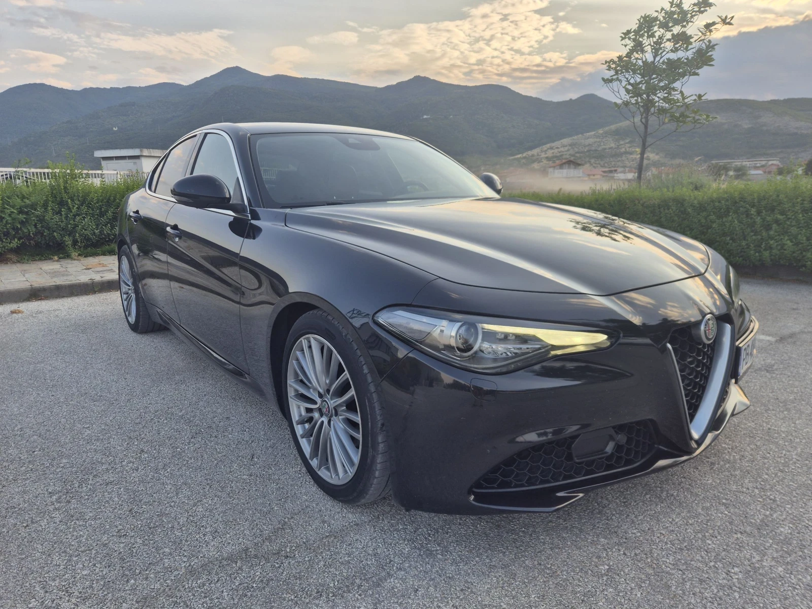 Alfa Romeo Giulia 2.2JTDm 180hp RWD AT8 - изображение 2
