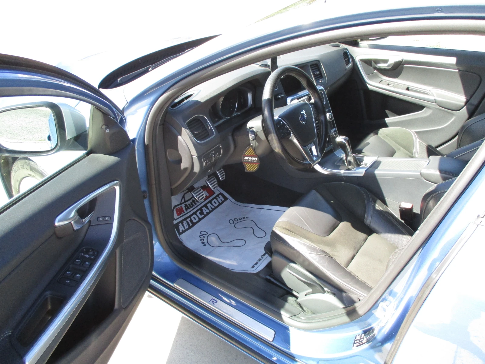 Volvo V60 2.0/ДИЗЕЛ/190кс/R-DESIGN/ФУЛ-ЕКСТРИ/КАТО НОВА/ - изображение 9