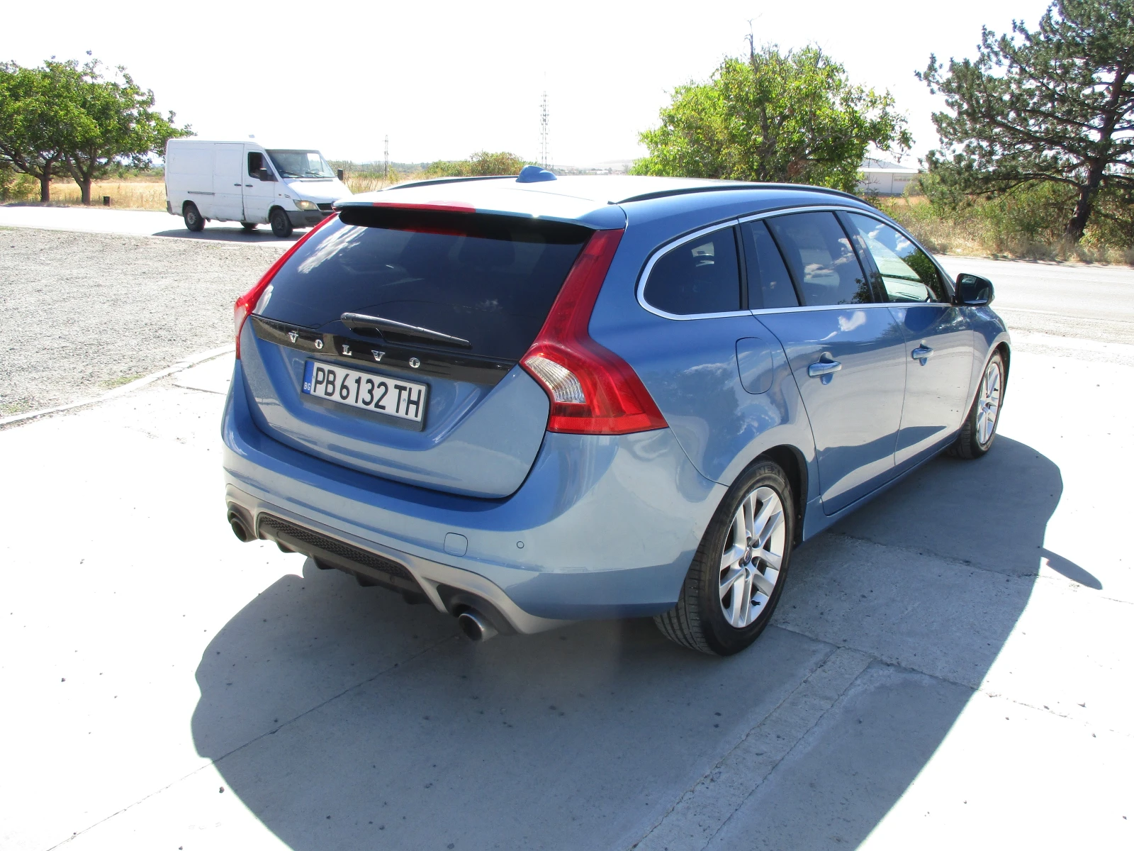Volvo V60 2.0/ДИЗЕЛ/190кс/R-DESIGN/ФУЛ-ЕКСТРИ/КАТО НОВА/ - изображение 4