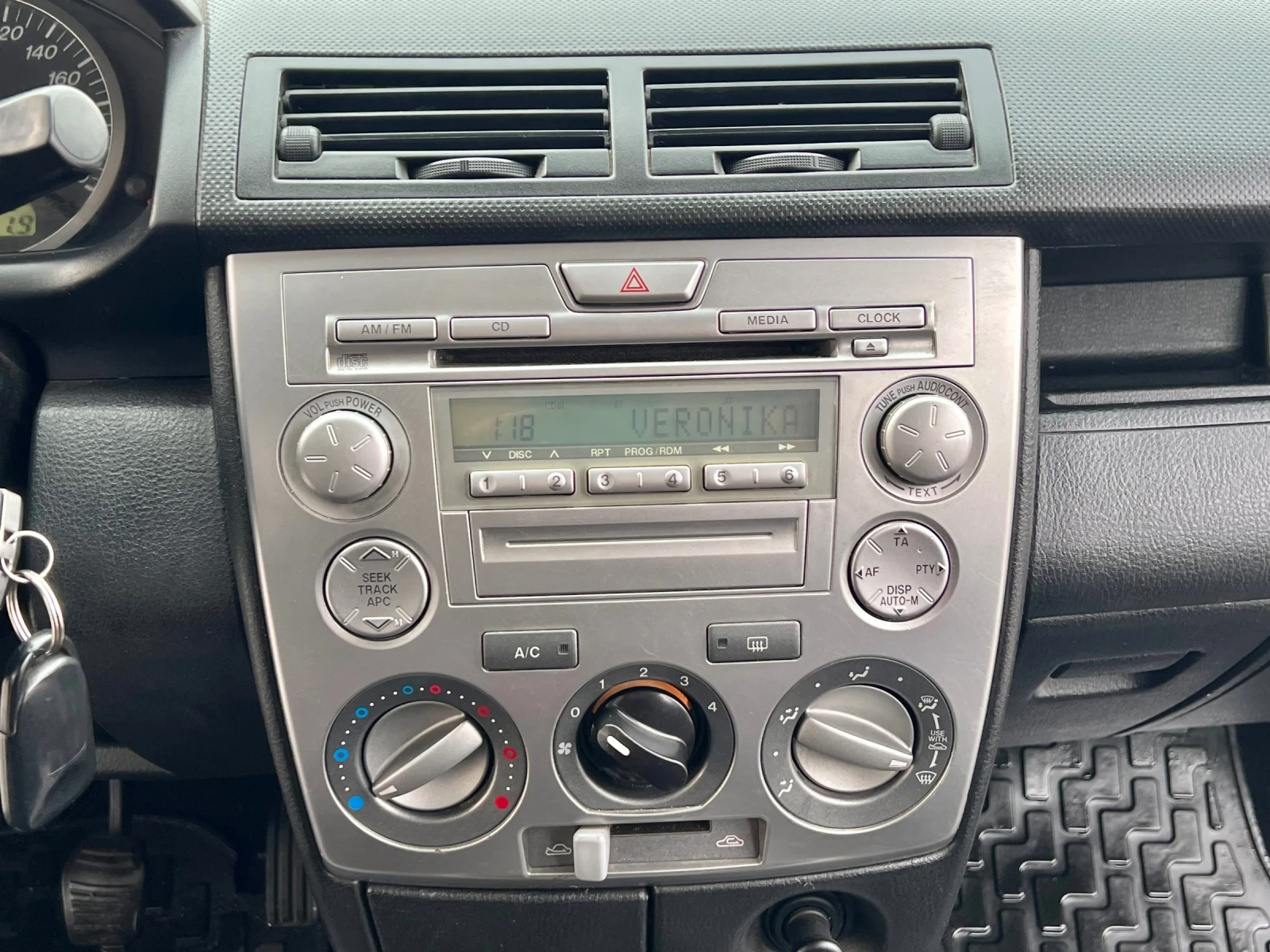 Mazda 2 1.4i 2007  | Mobile.bg   14