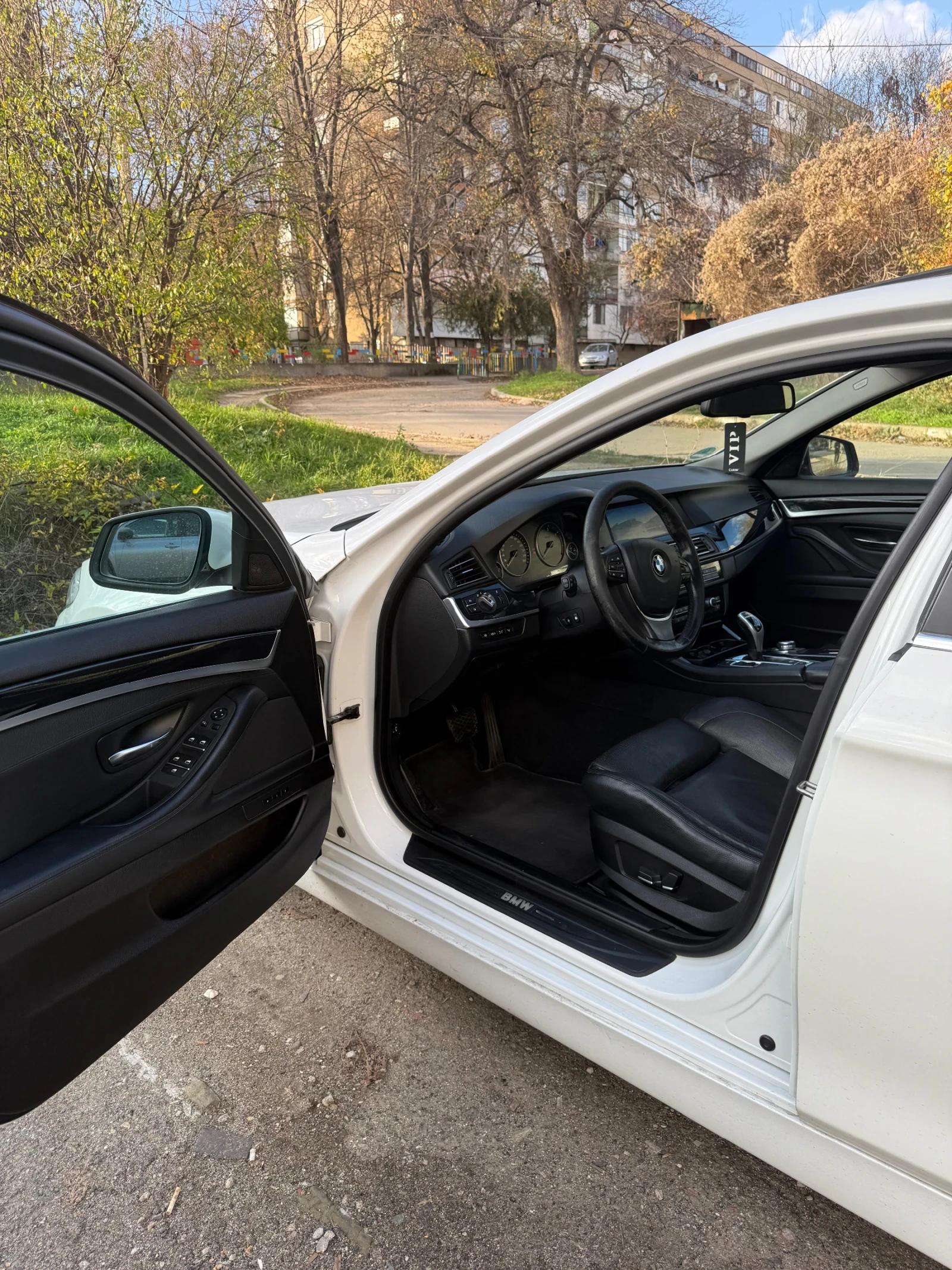 BMW 530 F10 FULL   HUD, 360  камера, Soft Close,  - изображение 8