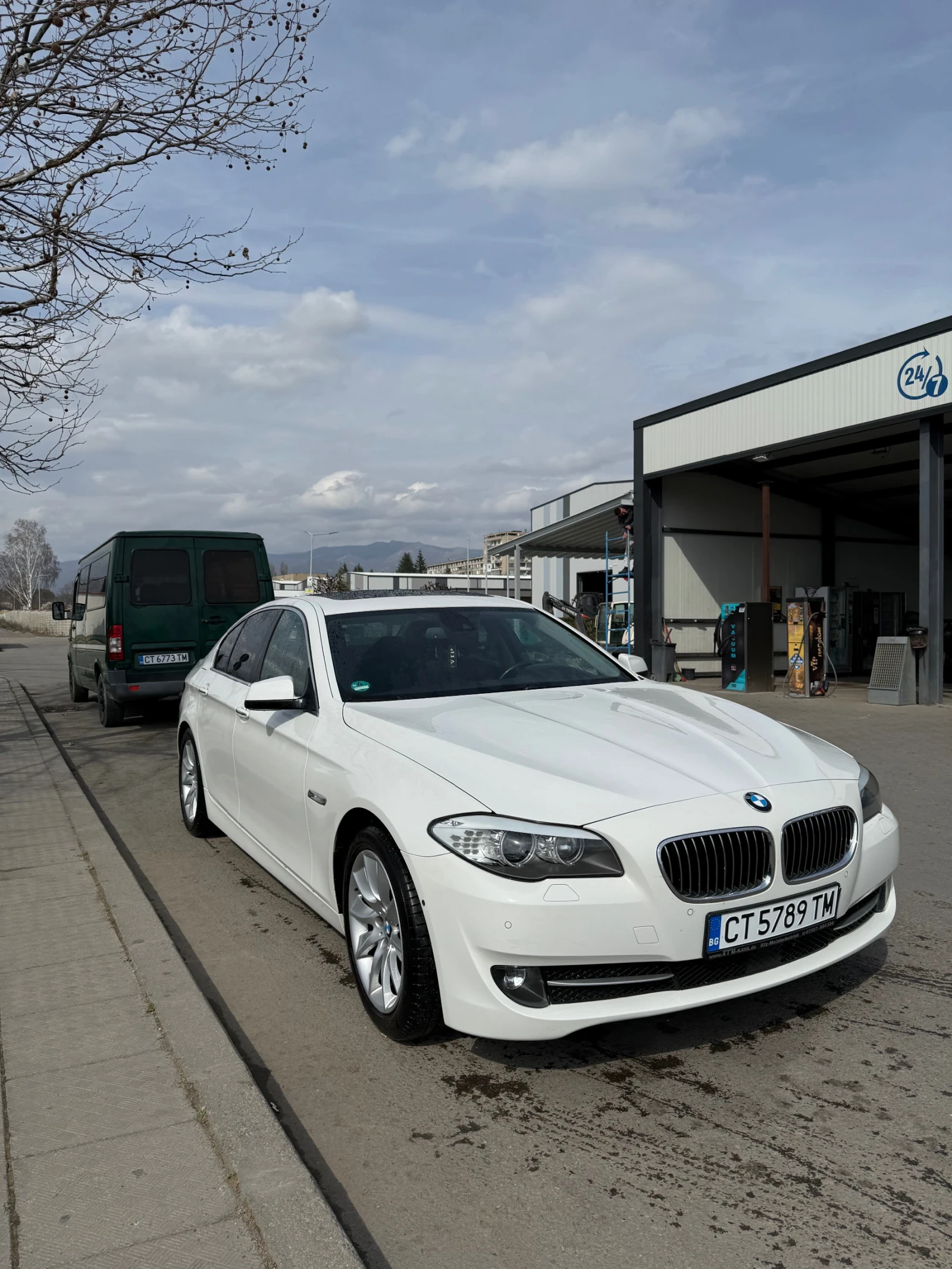 BMW 530 F10 FULL   HUD, 360  камера, Soft Close,  - изображение 4