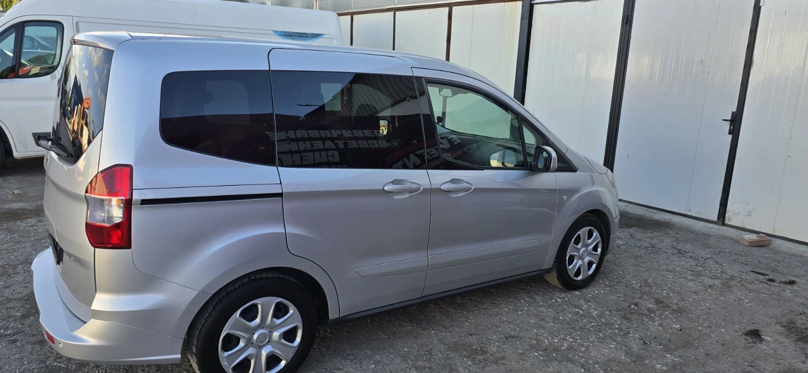 Ford Tourneo Connect  - изображение 4