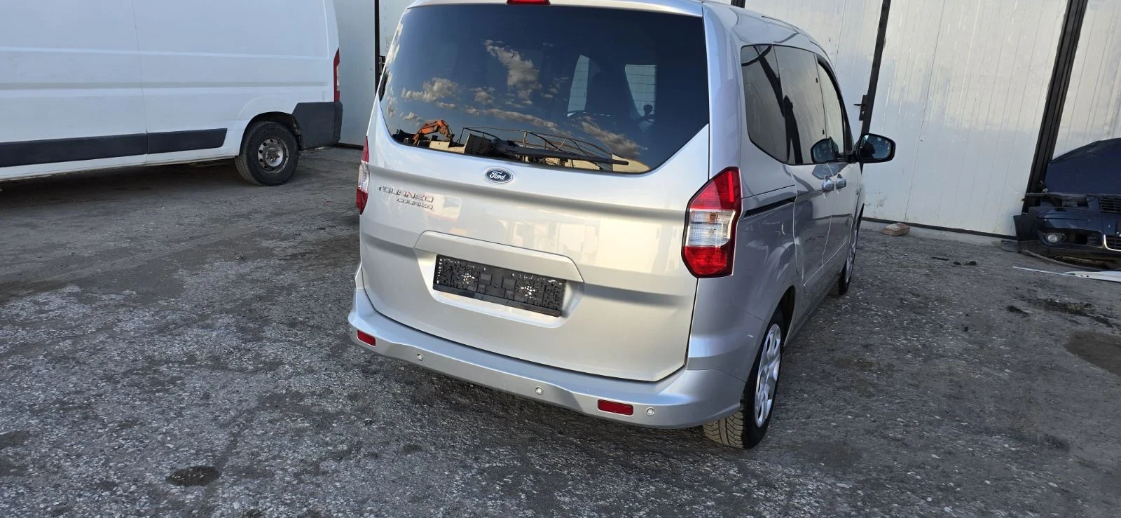 Ford Tourneo Connect  - изображение 5