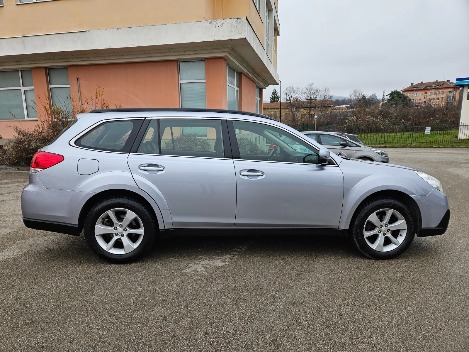 Subaru Outback 2.5 AWD кожа подгрев Камера газ-бензин - изображение 3