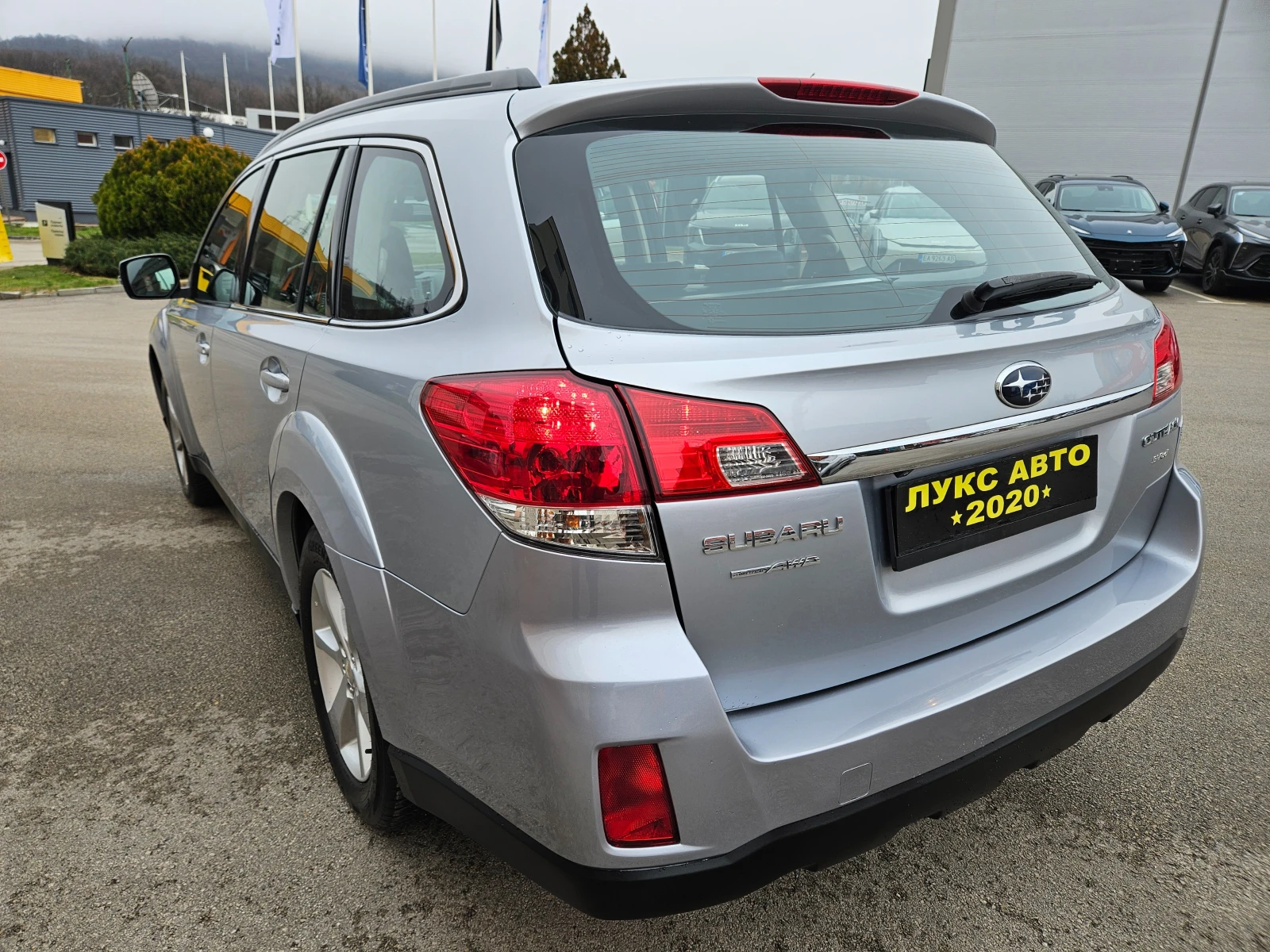 Subaru Outback 2.5 AWD кожа подгрев Камера газ-бензин - изображение 6