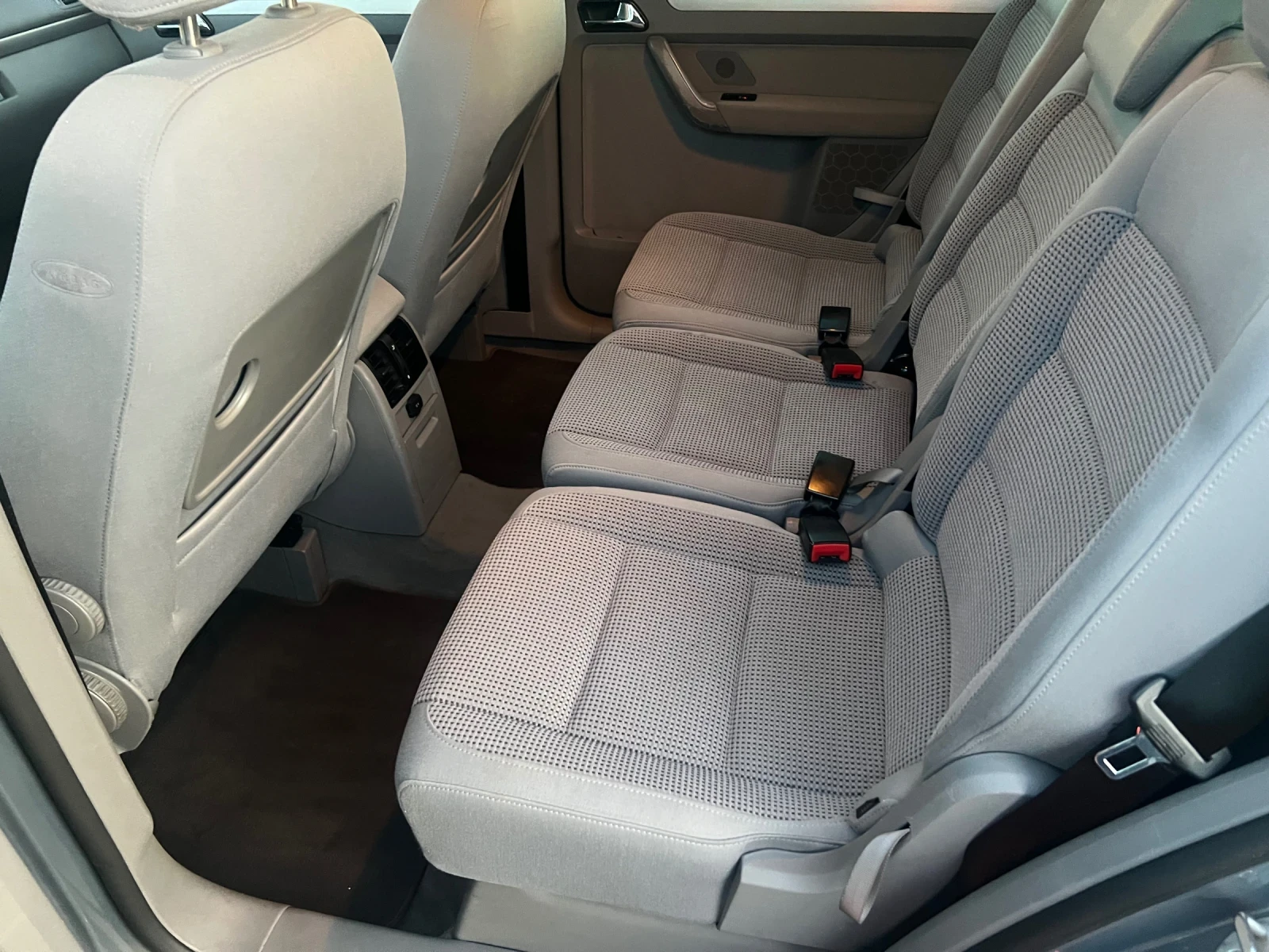 VW Touran 2.0TDI - изображение 9