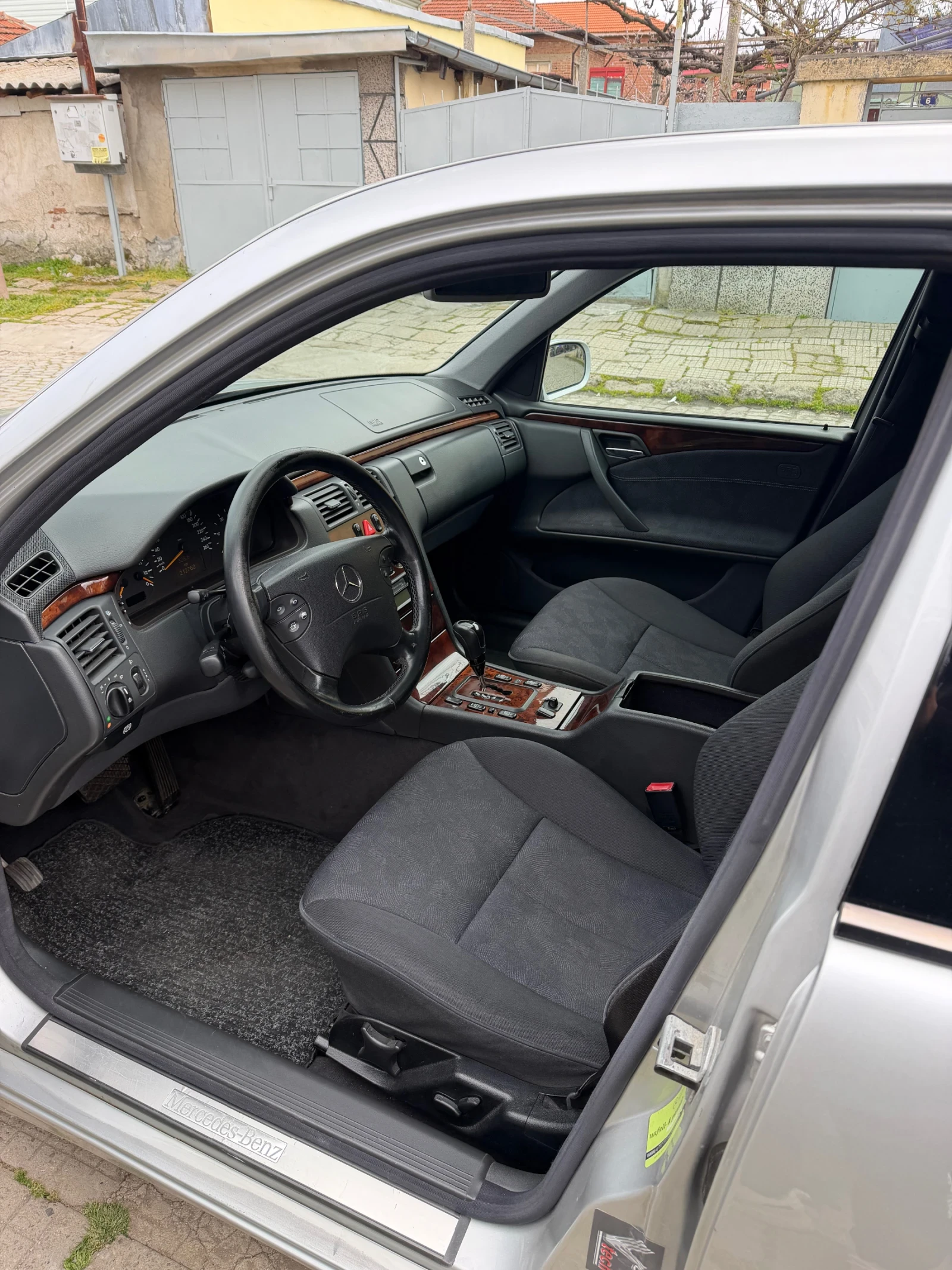 Mercedes-Benz E 270 Е270, снимка 8 - Автомобили и джипове - 53927741