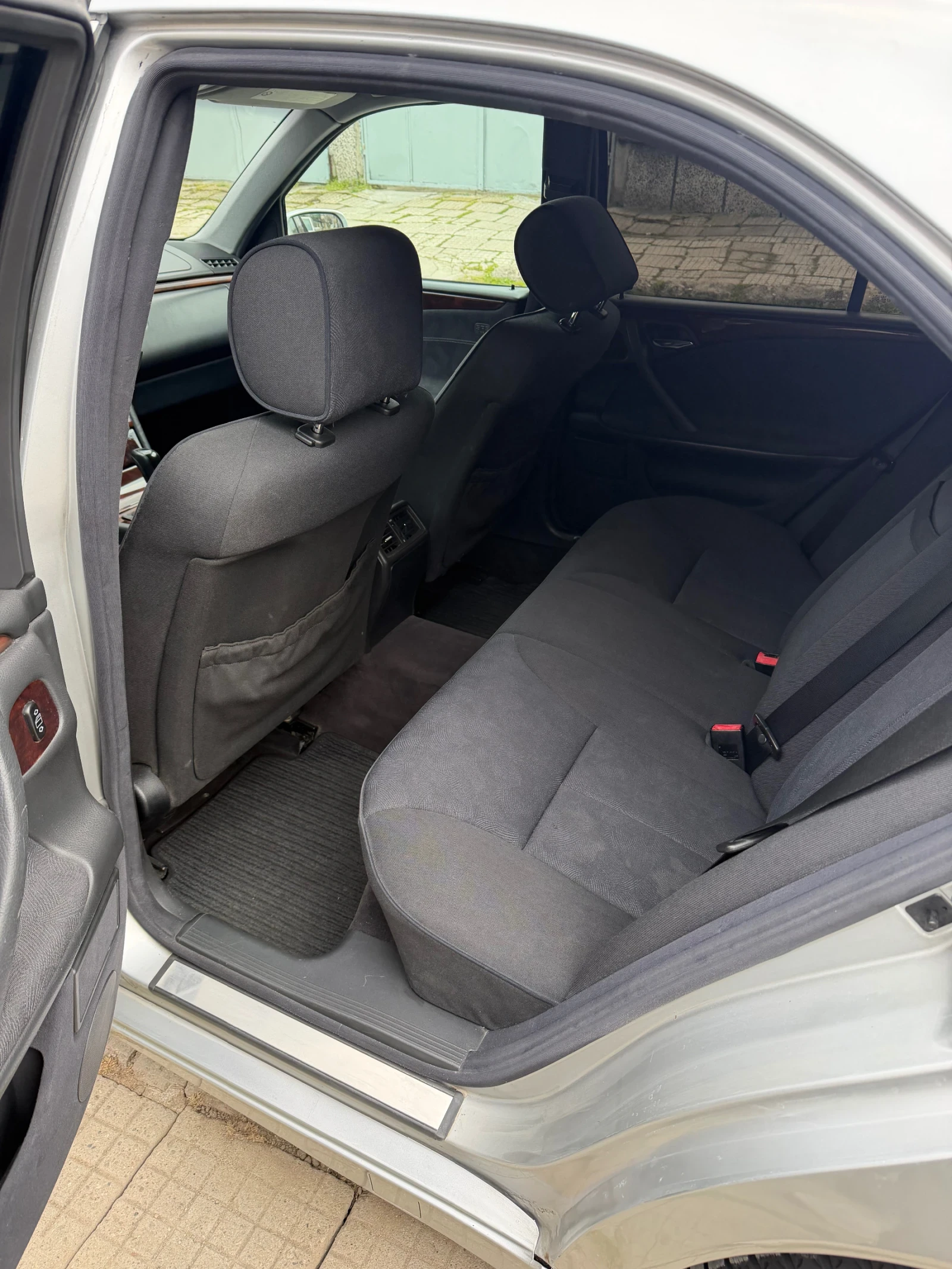 Mercedes-Benz E 270 Е270, снимка 9 - Автомобили и джипове - 53927741