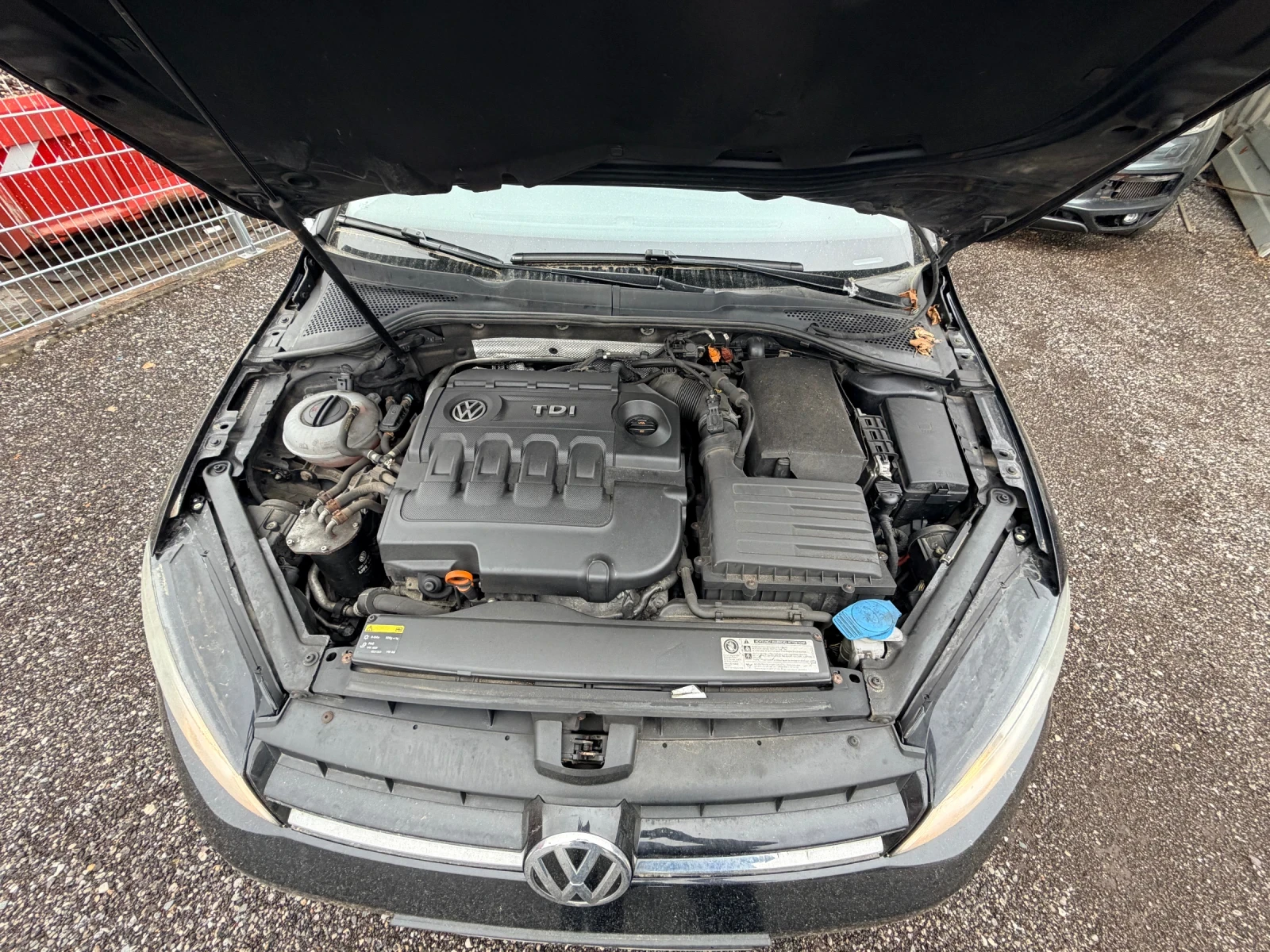 VW Golf 1.6 tdi, снимка 14 - Автомобили и джипове - 54261811