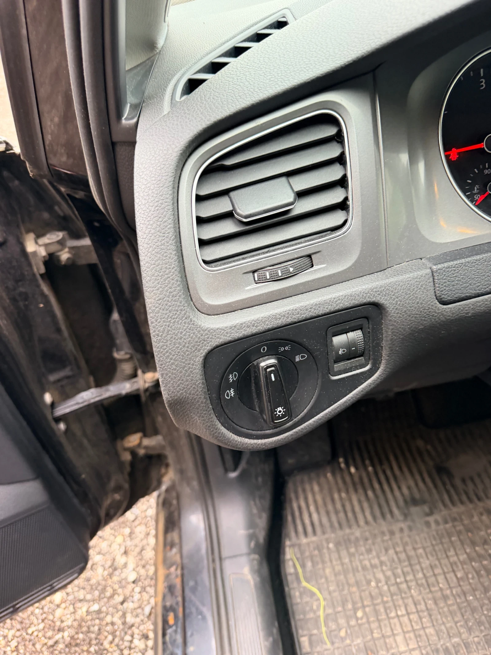 VW Golf 1.6 tdi, снимка 17 - Автомобили и джипове - 54261811