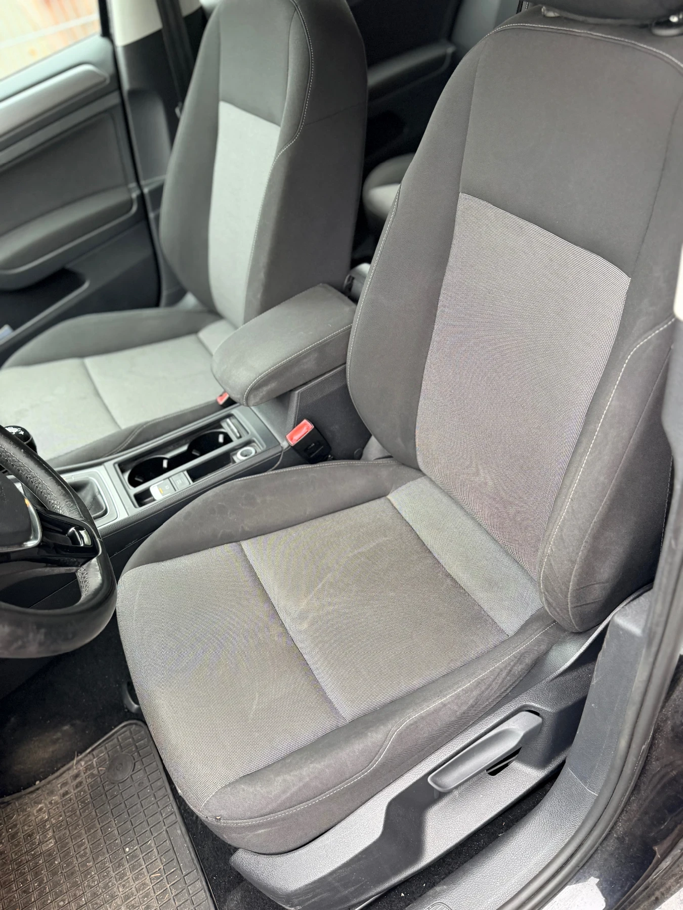 VW Golf 1.6 tdi, снимка 12 - Автомобили и джипове - 54261811