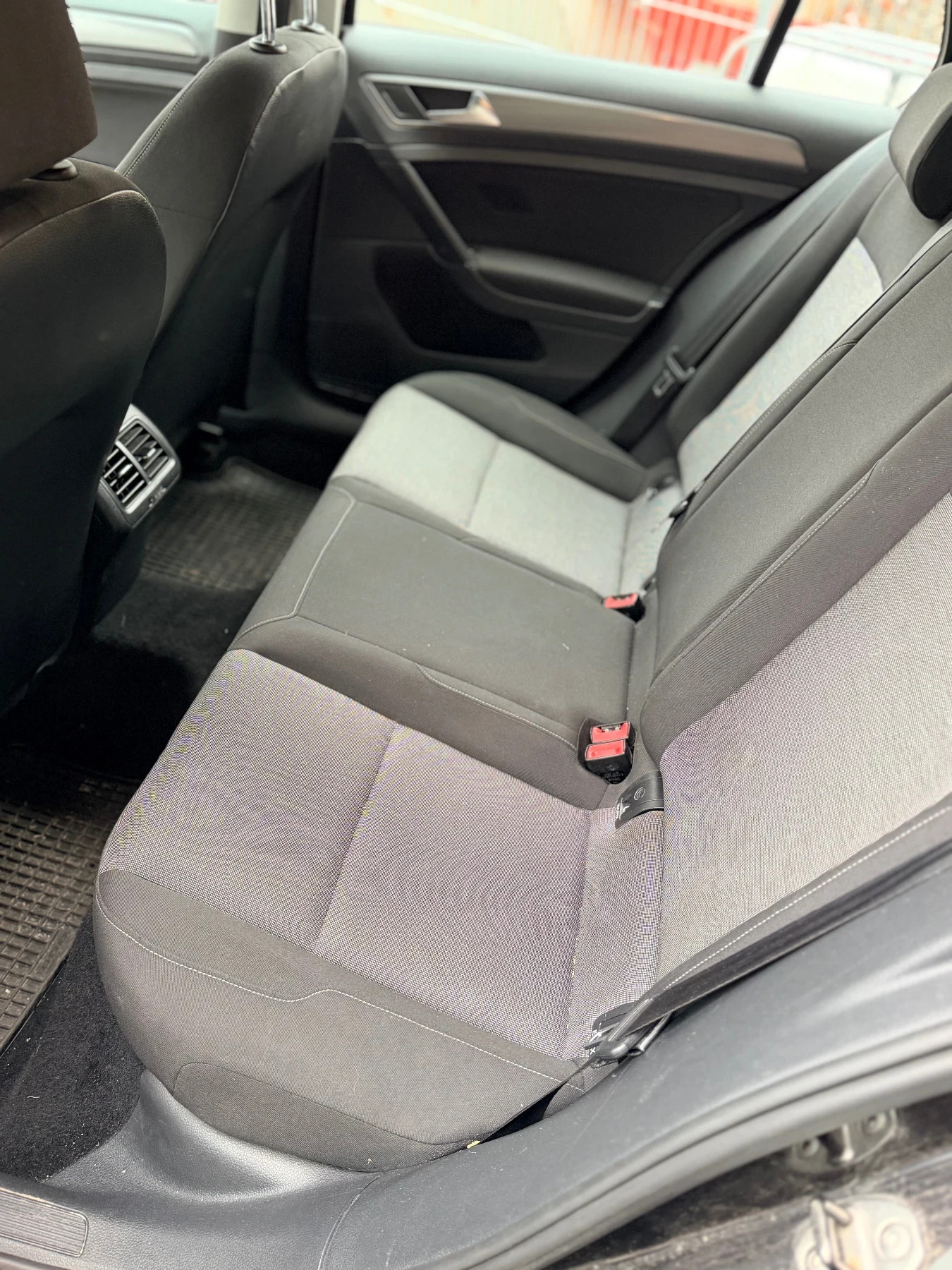 VW Golf 1.6 tdi, снимка 11 - Автомобили и джипове - 54261811