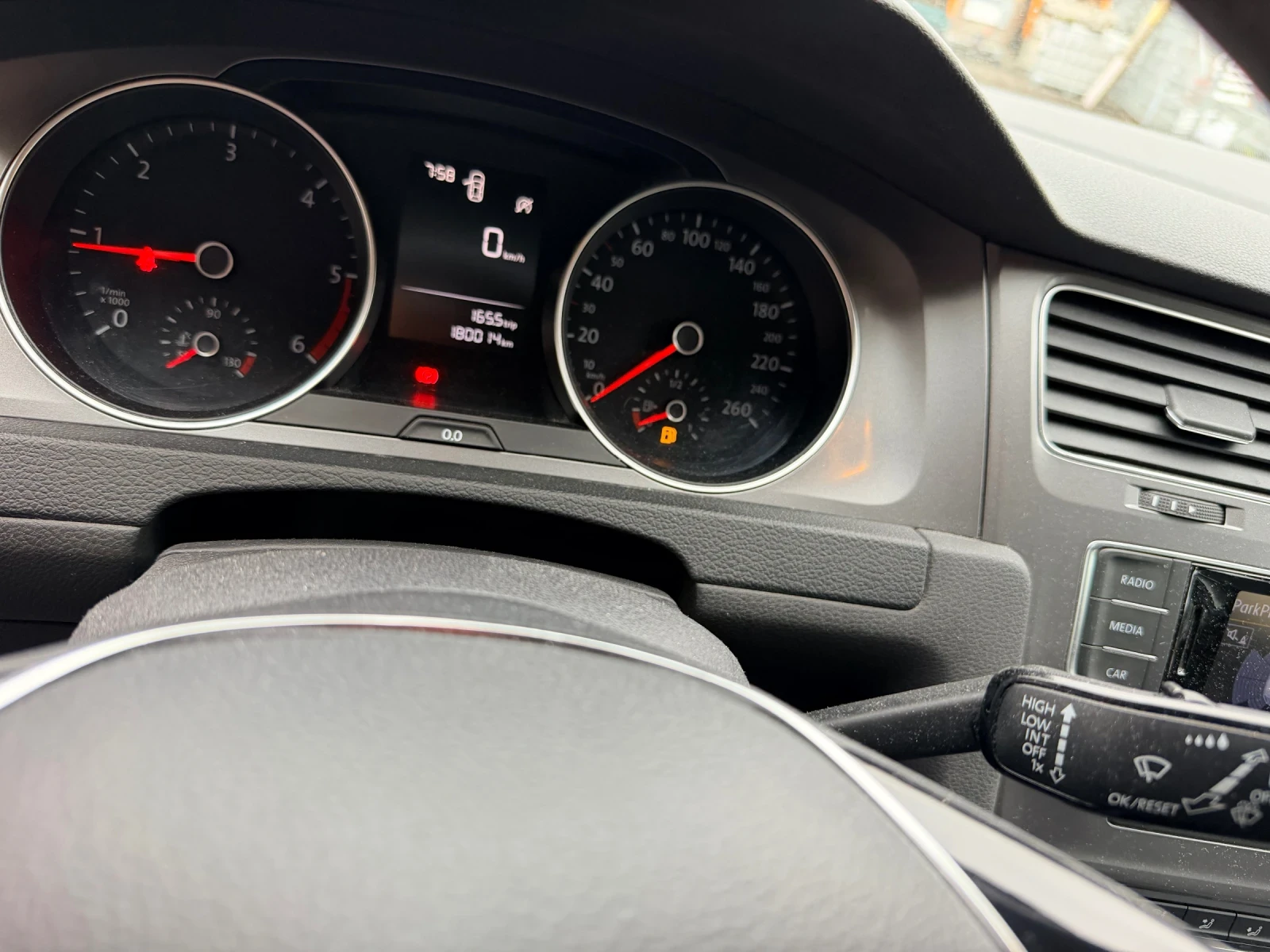 VW Golf 1.6 tdi, снимка 13 - Автомобили и джипове - 54261811