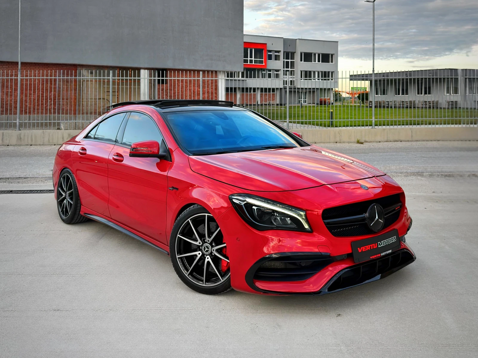 Mercedes-Benz CLA 45 AMG FACELIFT / PANORAMA / KEYLESS GO / SPORT+ / CAMERA, снимка 17 - Автомобили и джипове - 54645921