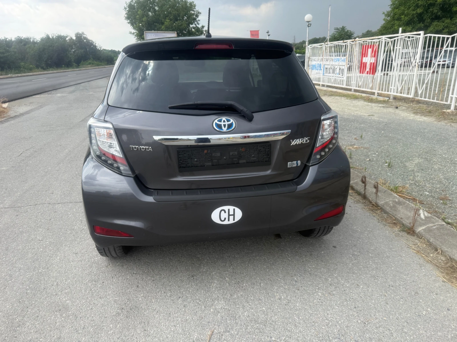 Toyota Yaris LINEA SOL ШВЕЙЦАРИЯ, снимка 2 - Автомобили и джипове - 55387974