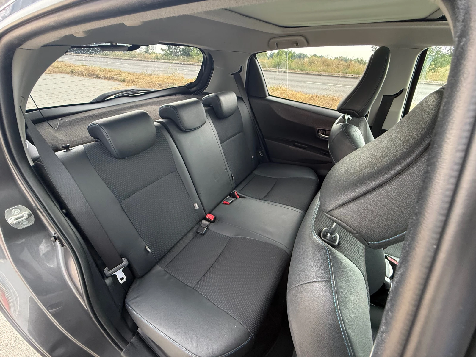 Toyota Yaris LINEA SOL ШВЕЙЦАРИЯ, снимка 13 - Автомобили и джипове - 55387974