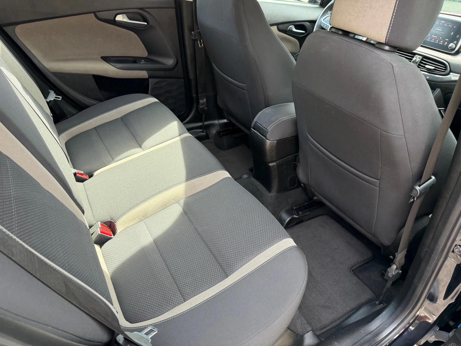 Fiat Tipo 1.6M-Jet Автомат., снимка 13 - Автомобили и джипове - 56328369