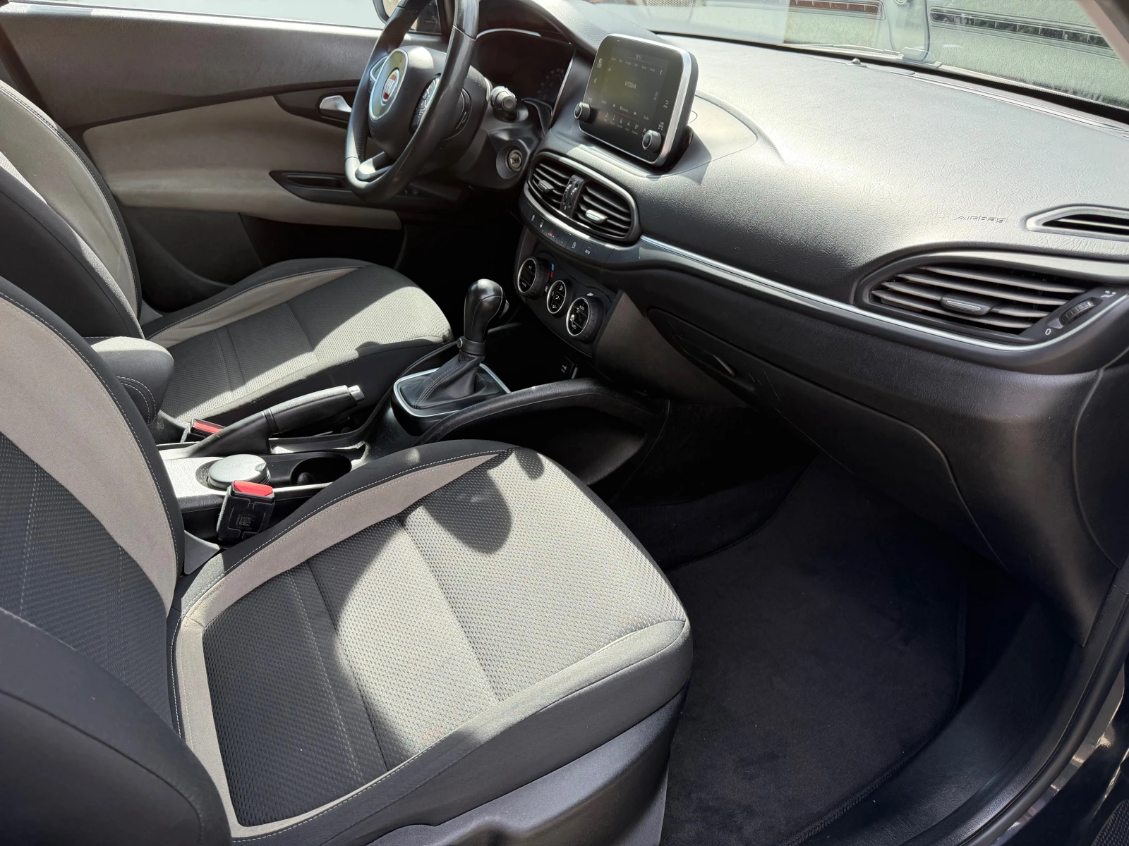 Fiat Tipo 1.6M-Jet Автомат., снимка 9 - Автомобили и джипове - 56328369