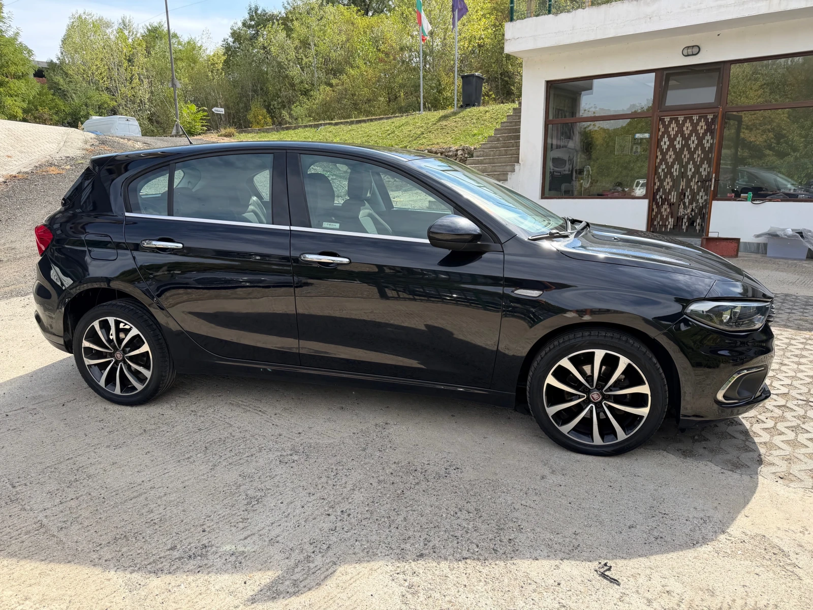 Fiat Tipo 1.6M-Jet Автомат., снимка 3 - Автомобили и джипове - 56328369