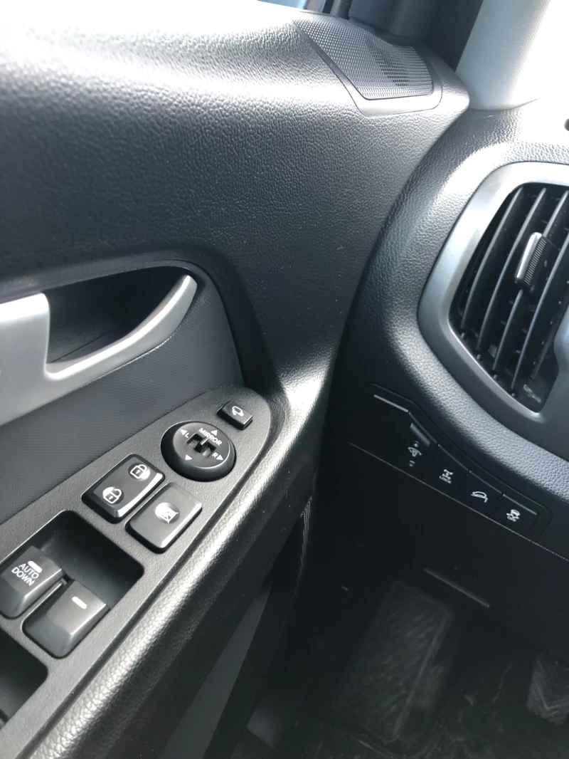 Kia Sportage 2, 0 4x4 186 к.с., снимка 12 - Автомобили и джипове - 53020752