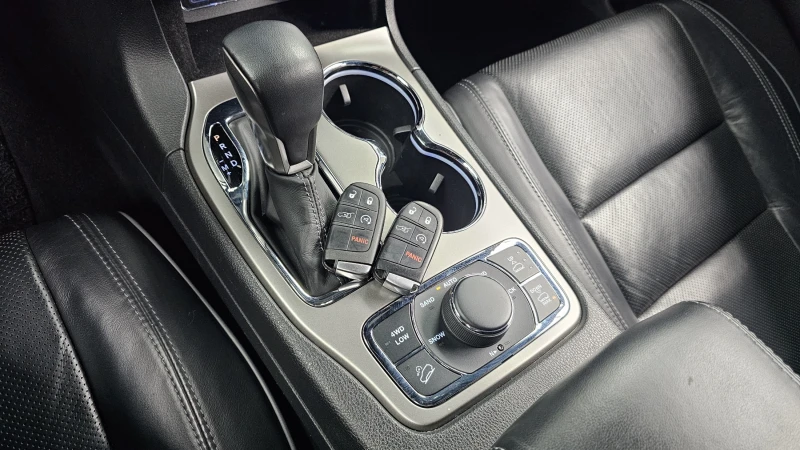 Jeep Grand cherokee 3.6 OVERLAND autogeorge.com, снимка 8 - Автомобили и джипове - 53084178