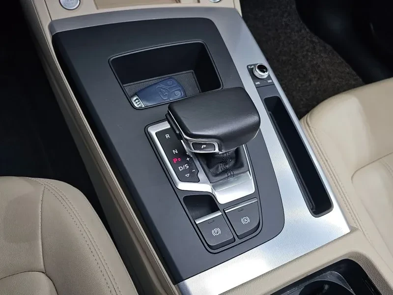 Audi Q5 TFSI QUATTRO, снимка 9 - Автомобили и джипове - 54847348