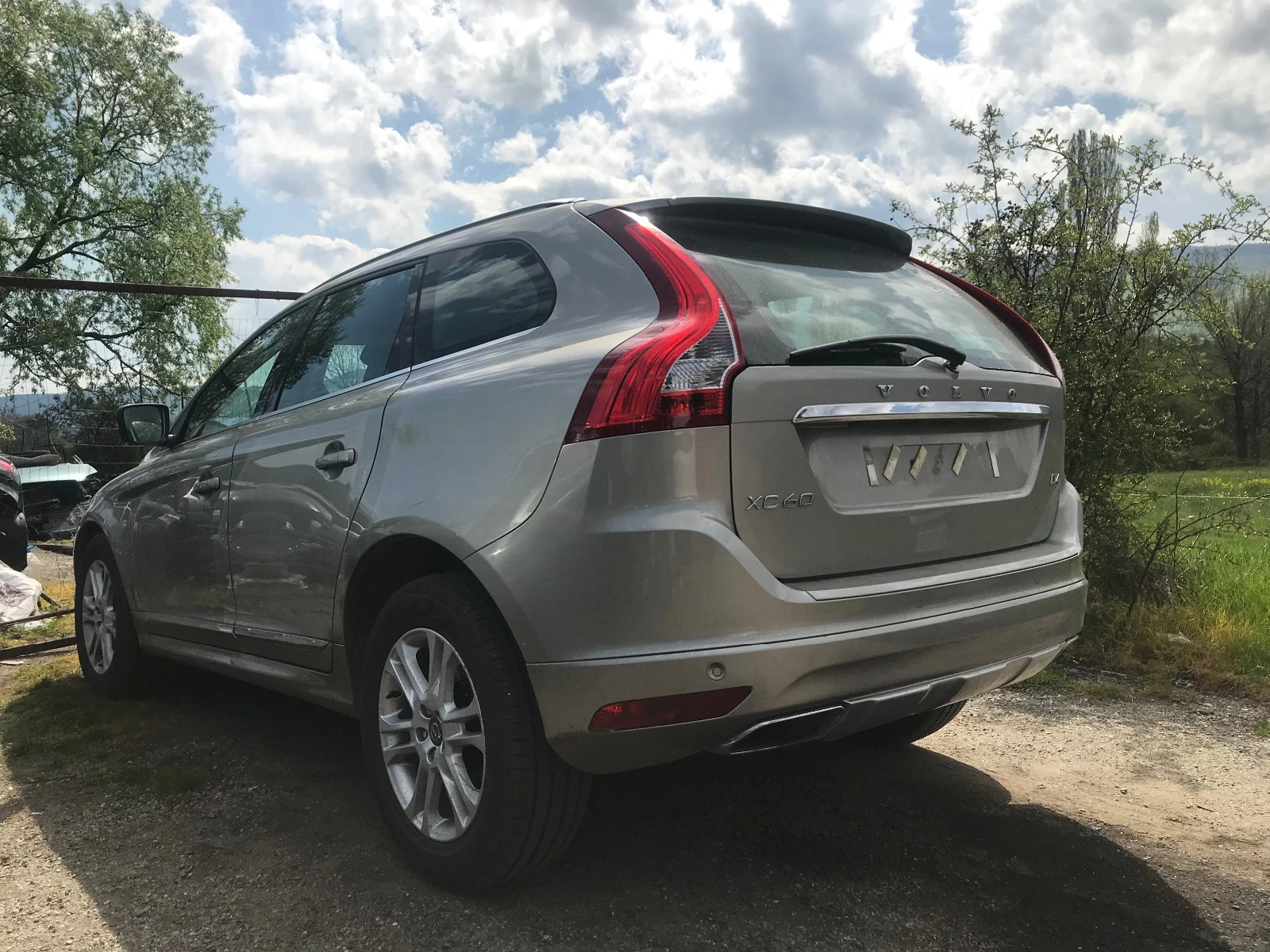 Volvo XC60 D4 2.0D 180ks - изображение 3