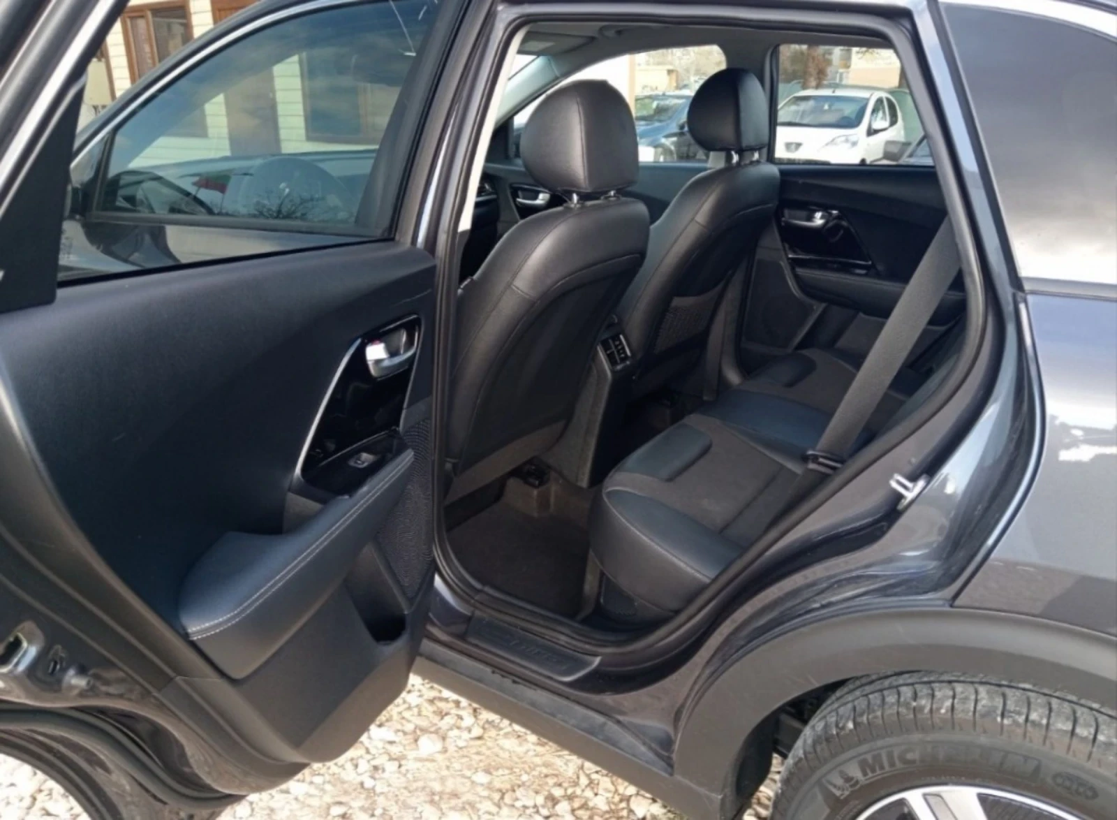 Kia Niro 1.6i - изображение 7
