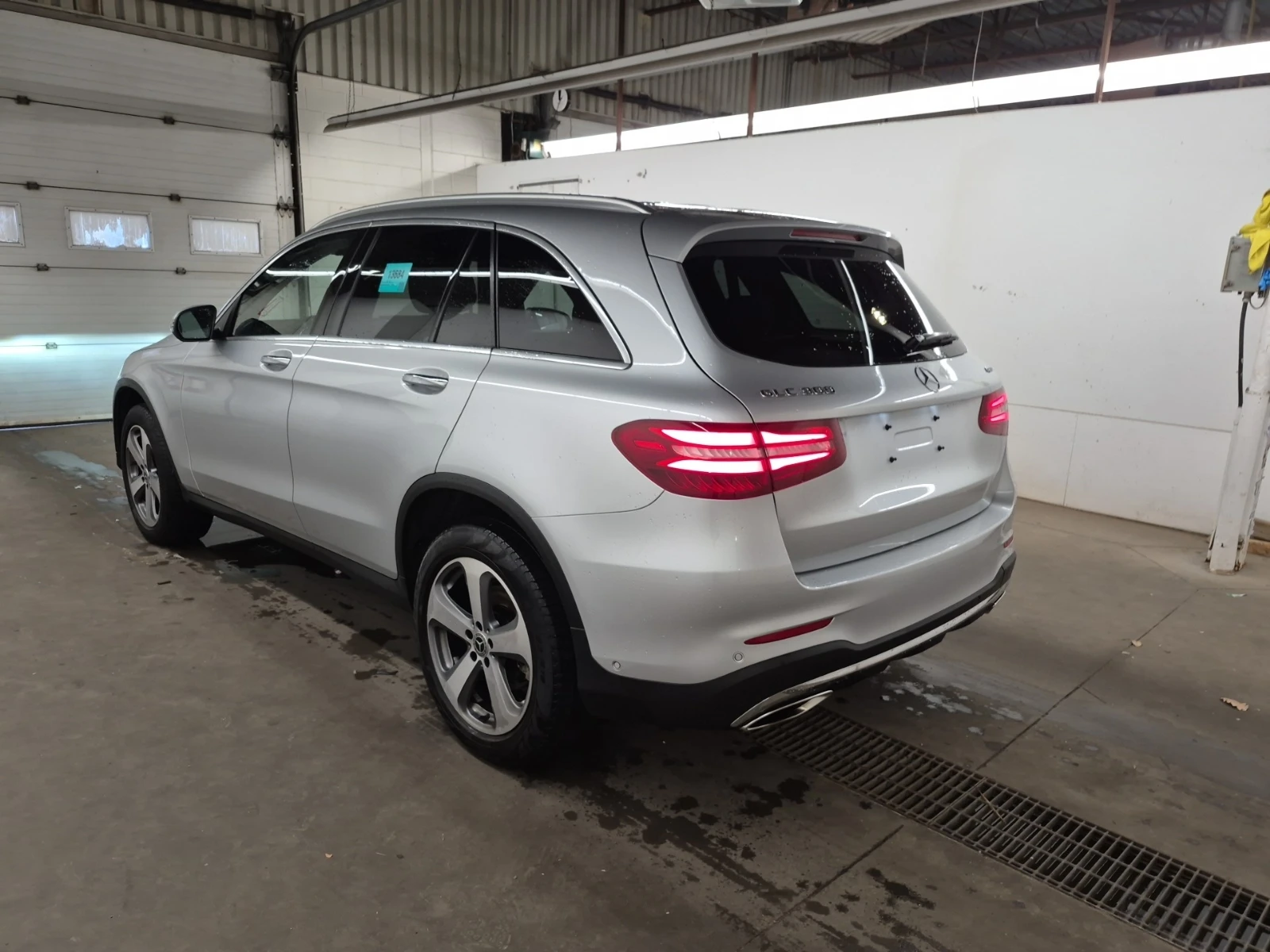 Mercedes-Benz GLC 300 AWD * CARFAX * БЕЗ ПЪРВОНАЧАЛНА ВНОСКА - изображение 6