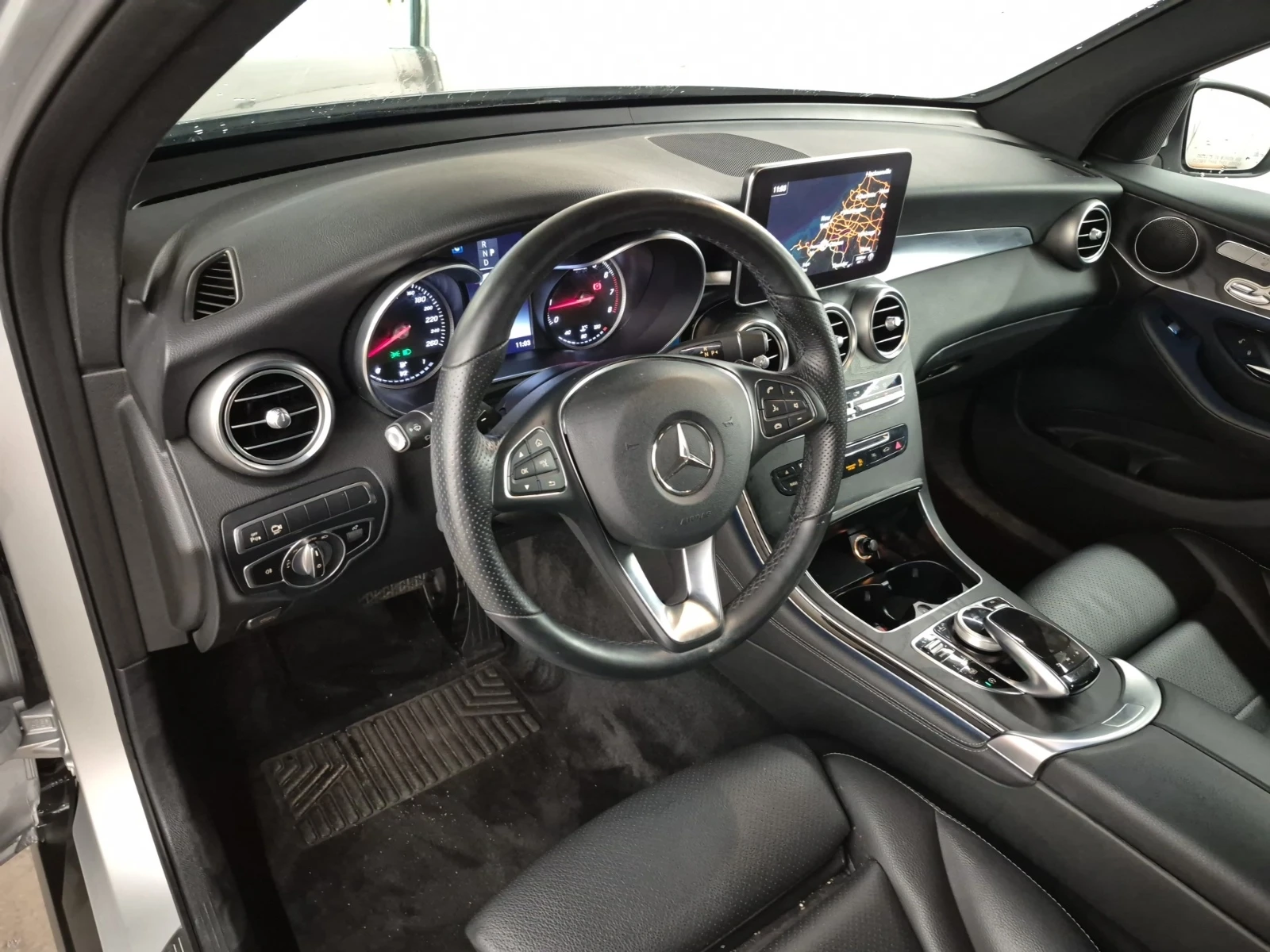 Mercedes-Benz GLC 300 AWD * CARFAX * БЕЗ ПЪРВОНАЧАЛНА ВНОСКА - изображение 8