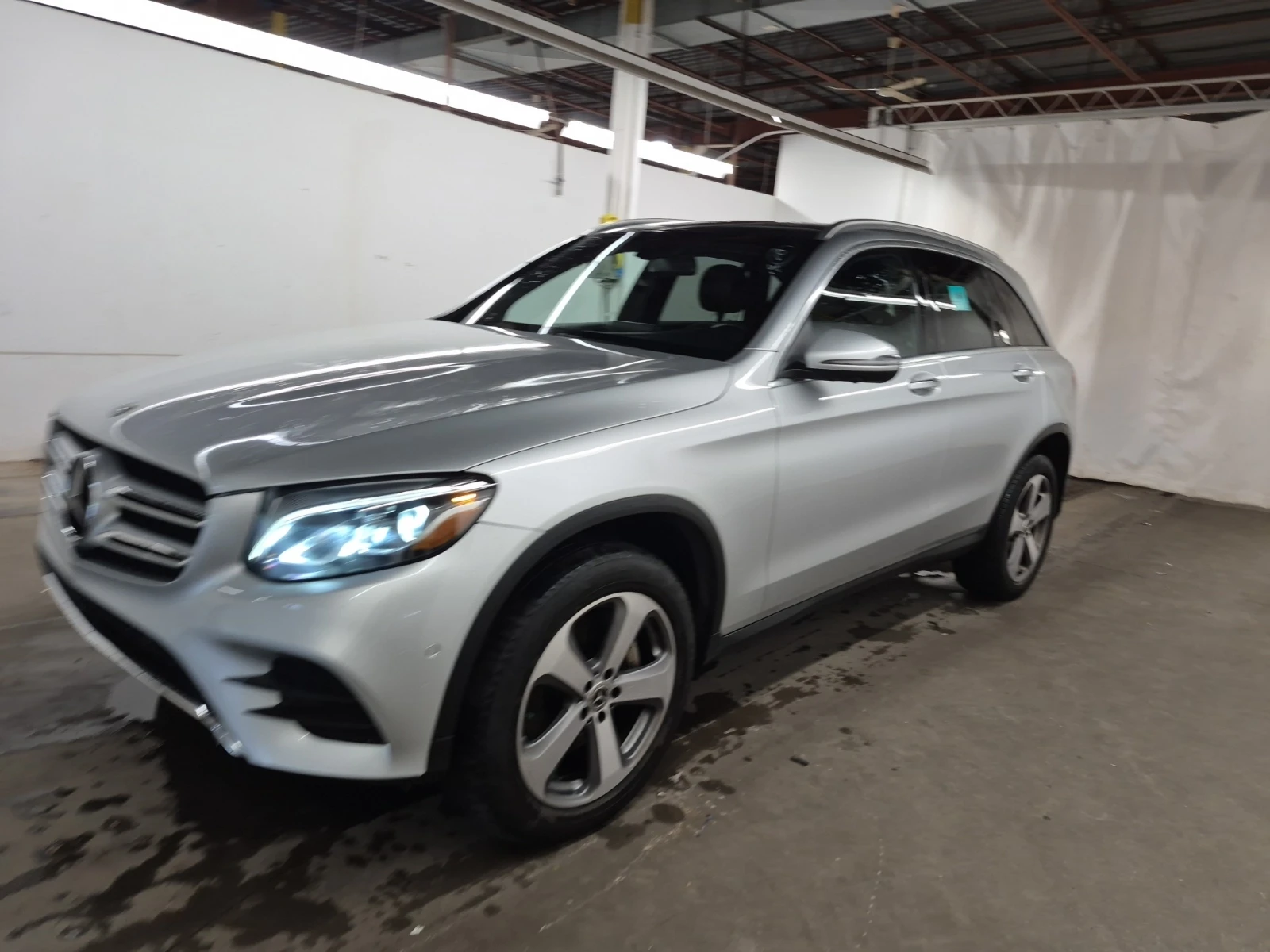 Mercedes-Benz GLC 300 AWD * CARFAX * БЕЗ ПЪРВОНАЧАЛНА ВНОСКА - изображение 3