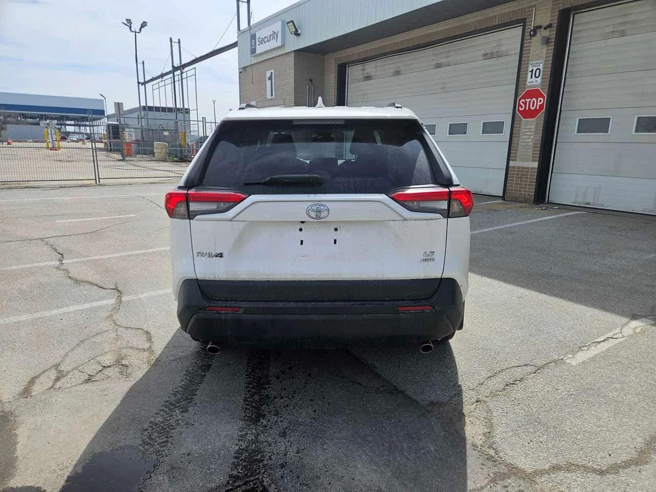 Toyota Rav4 * LE * CARFAX * ЦЕНА ДО БГ, снимка 4 - Автомобили и джипове - 53995588