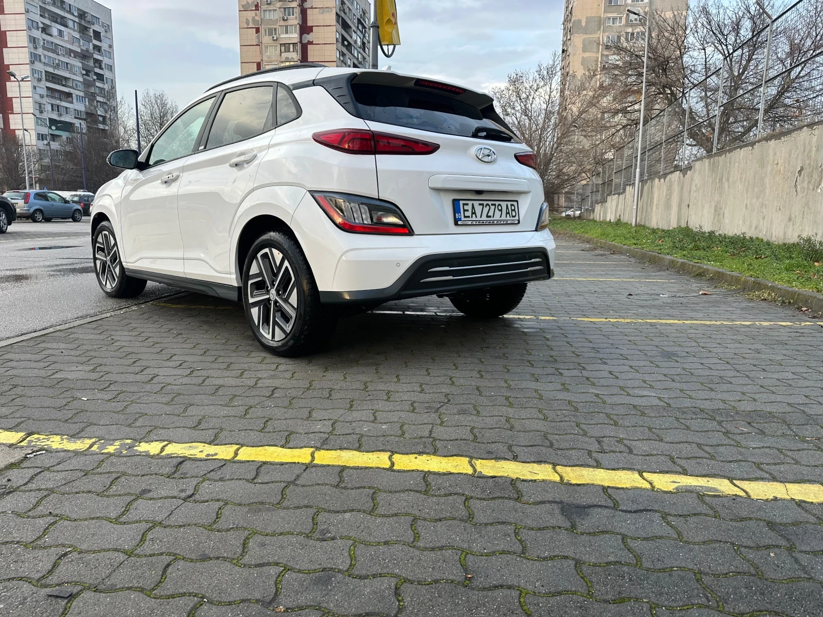 Hyundai Kona 64Kw/Premium-Full/21г./Hyundai сертификат SOH-100%, снимка 7 - Автомобили и джипове - 54000885