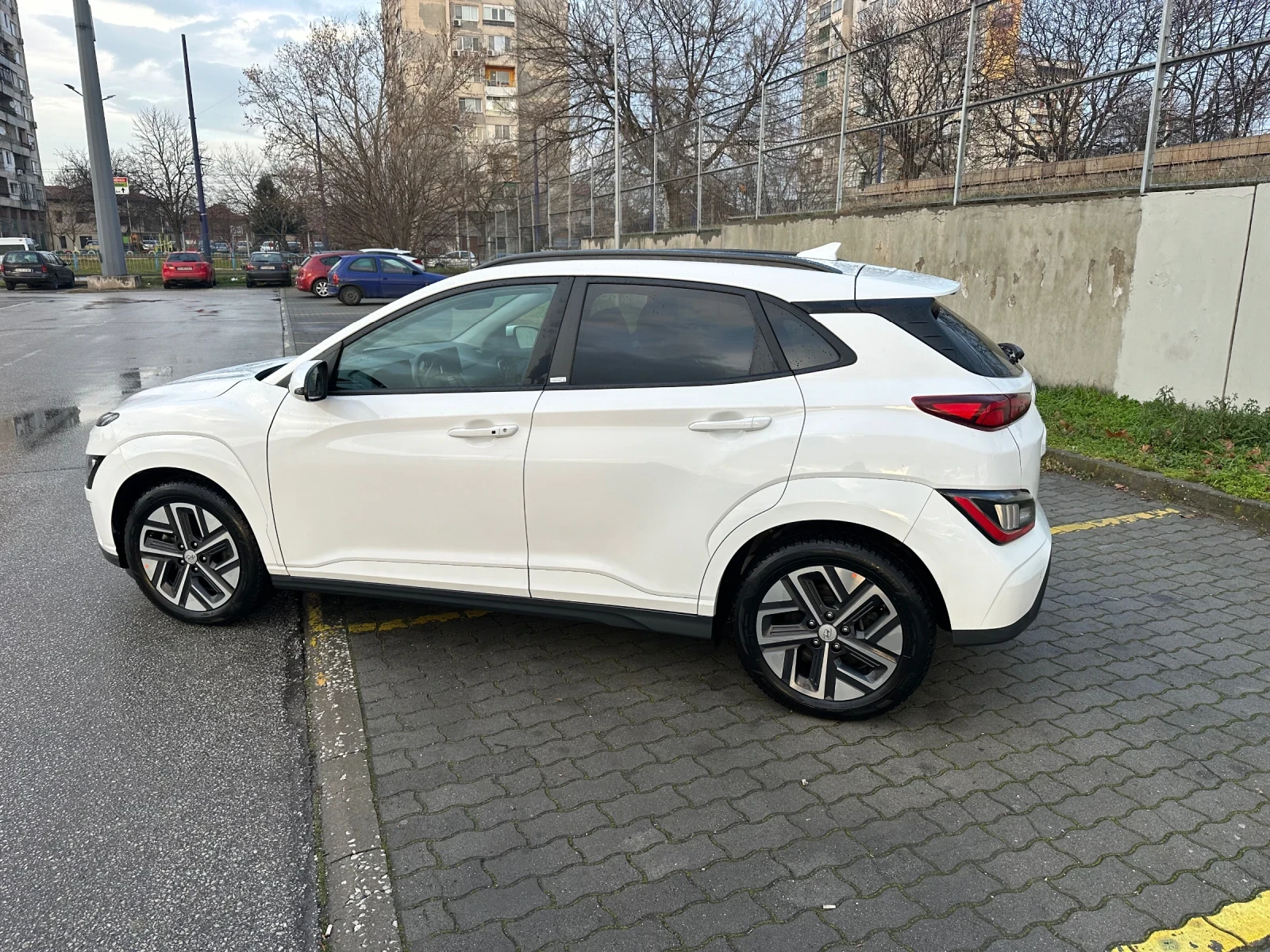Hyundai Kona 64Kw/Premium-Full/21г./Hyundai сертификат SOH-100%, снимка 8 - Автомобили и джипове - 54000885