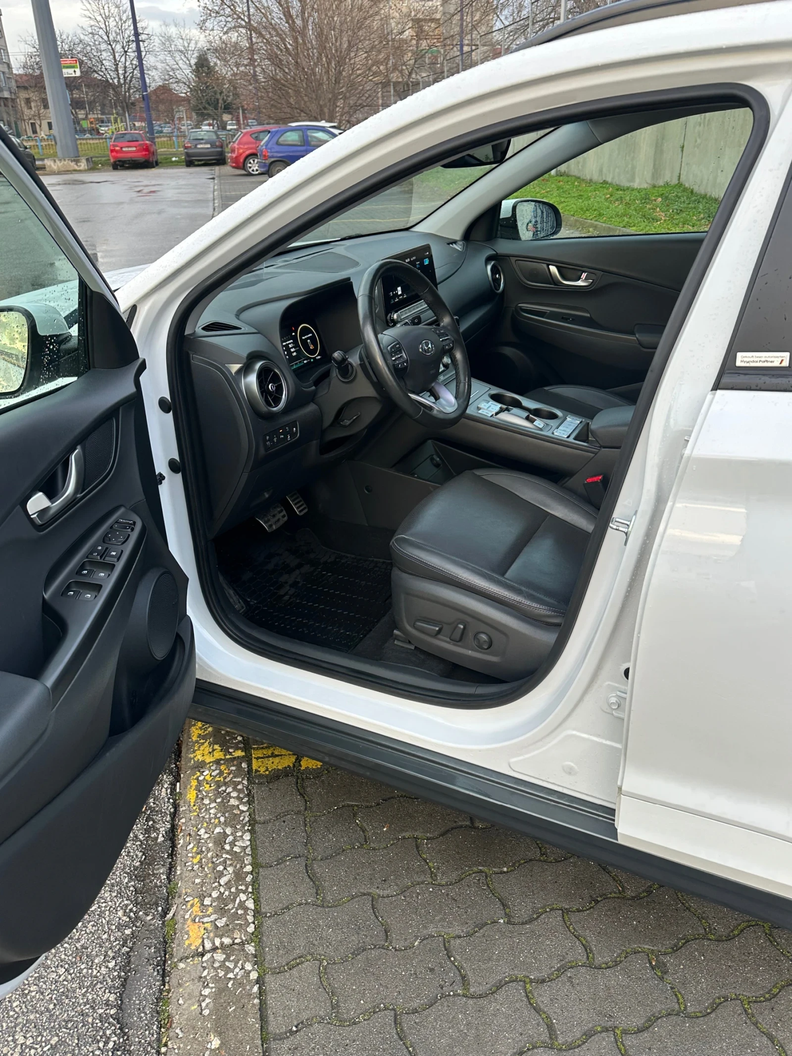 Hyundai Kona 64Kw/Premium-Full/21г./Hyundai сертификат SOH-100%, снимка 9 - Автомобили и джипове - 54000885