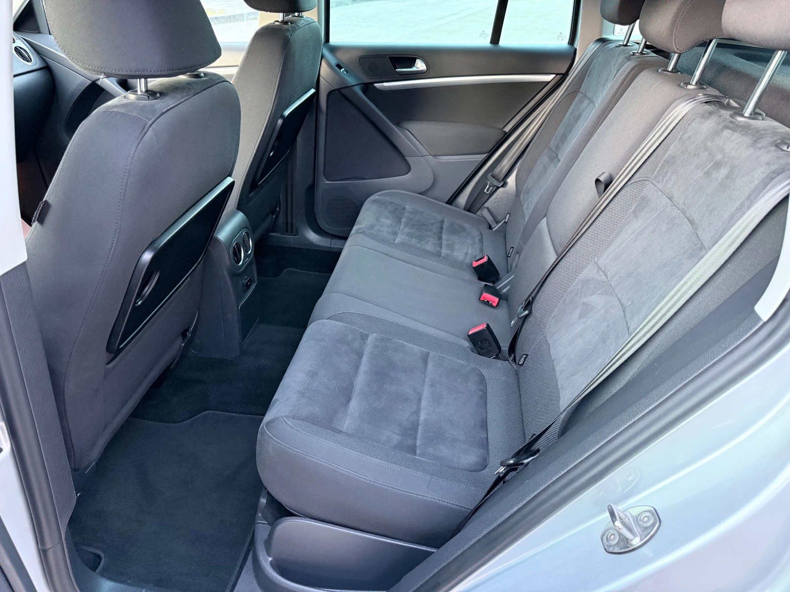 VW Tiguan 2.0TDI* 4Motion* DSG* Face* Sport&Style* Euro5B* , снимка 8 - Автомобили и джипове - 54720243