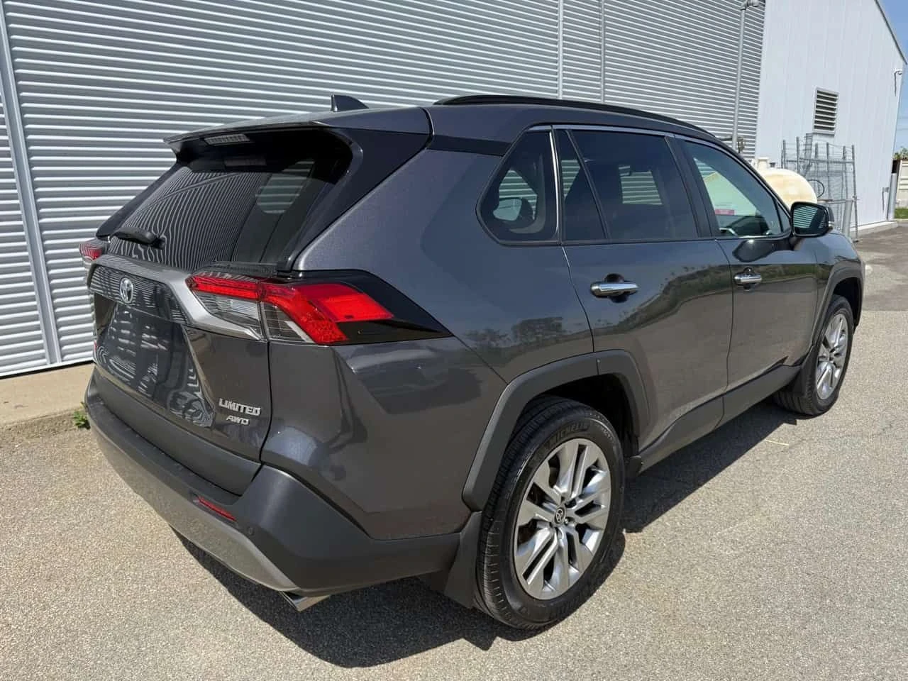 Toyota Rav4 * Limited * АВТОКРЕДИТ * ОБДУХВАНЕ * 360 * ПОДГРЕВ, снимка 5 - Автомобили и джипове - 54776191